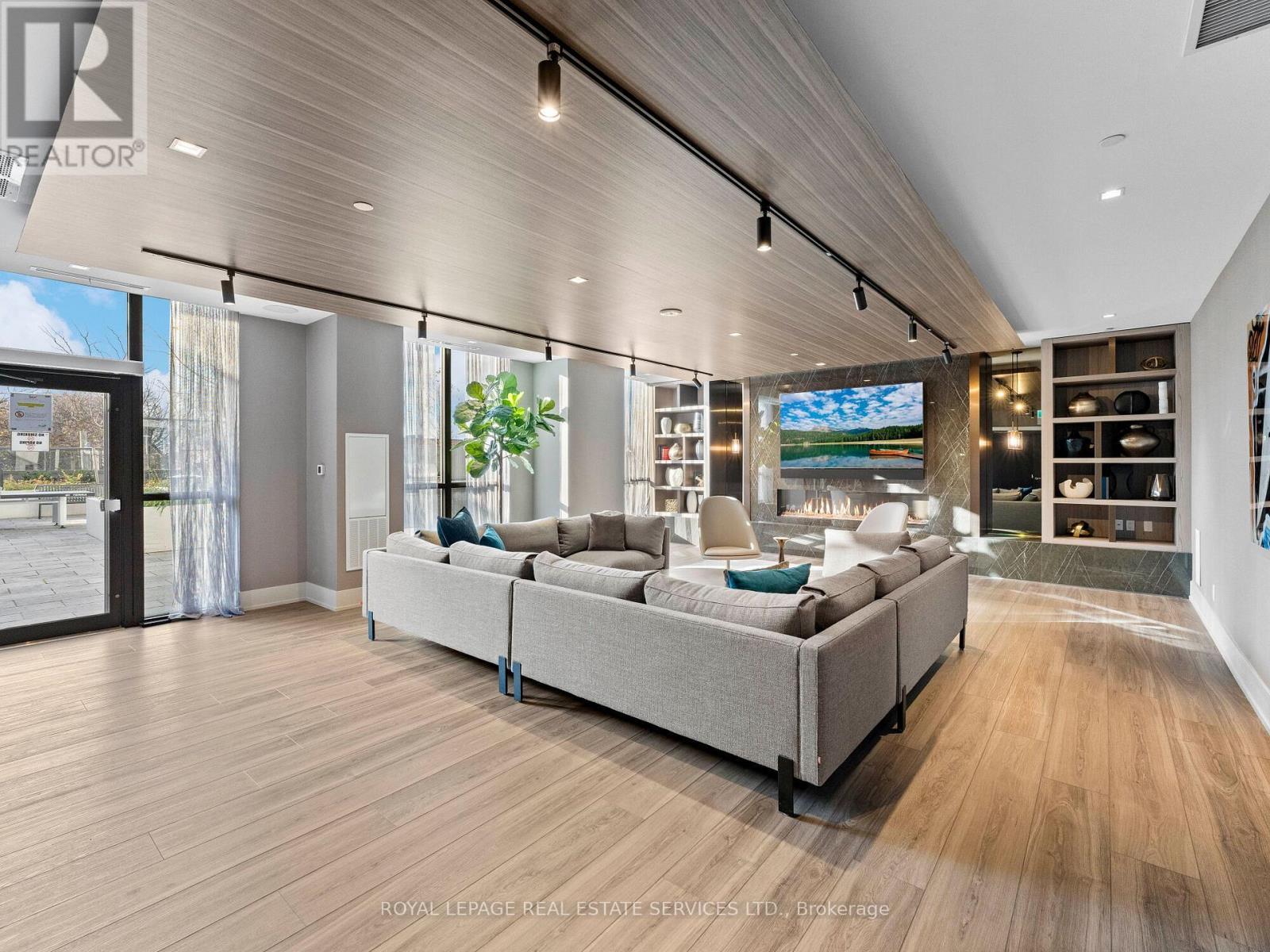 












215 - 286 MAIN STREET

,
Toronto,




Ontario
M4C4X5

