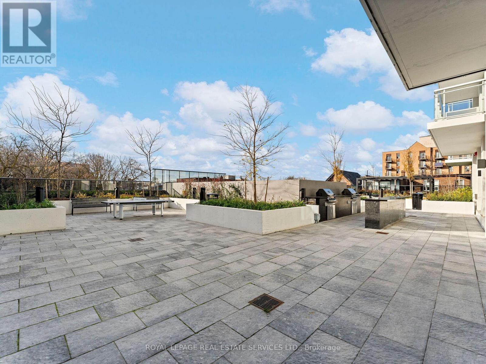 












215 - 286 MAIN STREET

,
Toronto,




Ontario
M4C4X5

