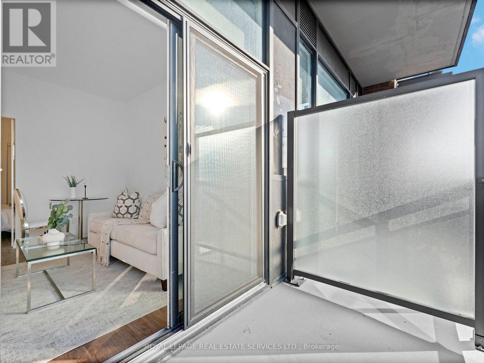 












215 - 286 MAIN STREET

,
Toronto,




Ontario
M4C4X5

