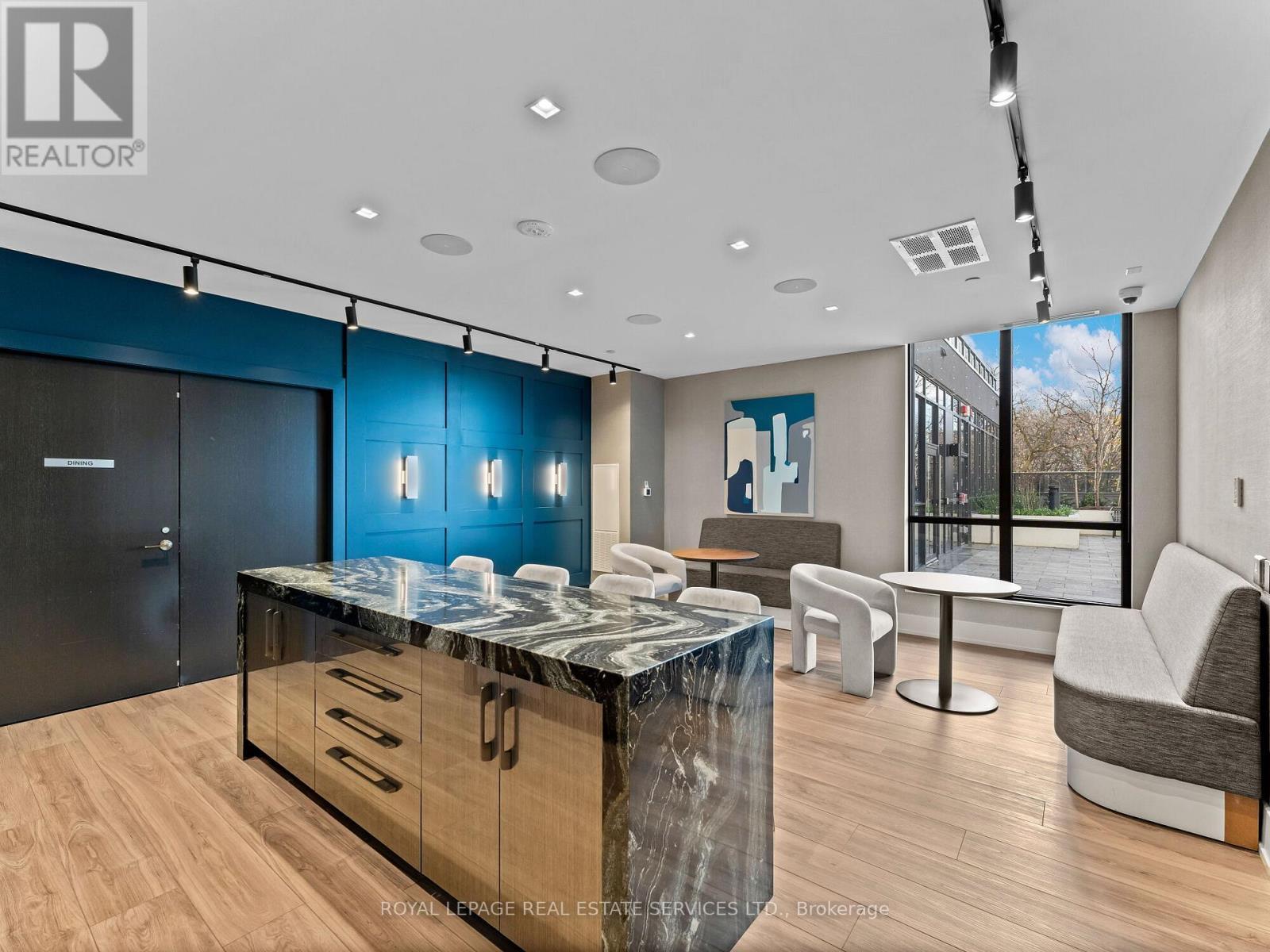 












215 - 286 MAIN STREET

,
Toronto,




Ontario
M4C4X5

