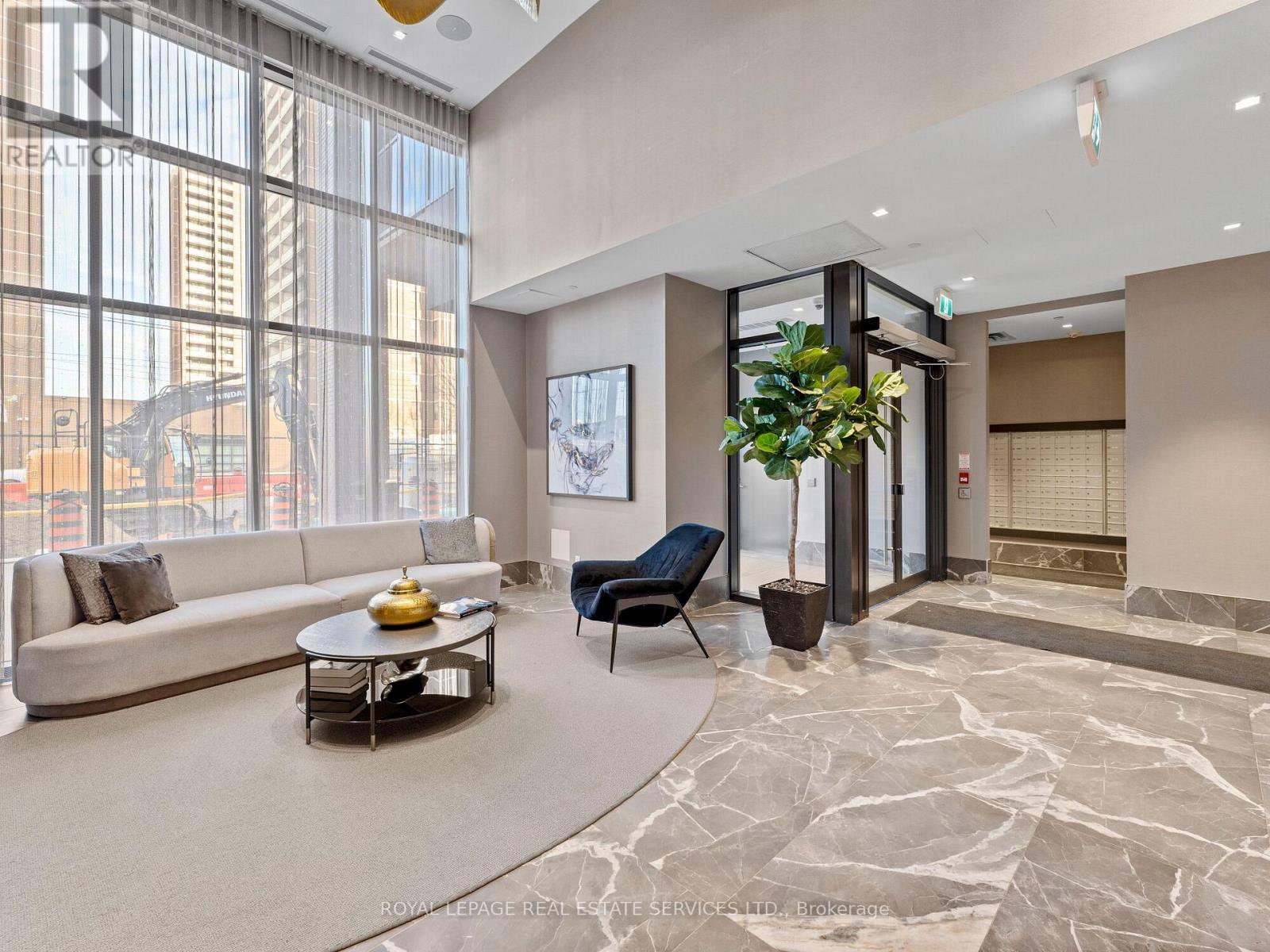 












215 - 286 MAIN STREET

,
Toronto,




Ontario
M4C4X5

