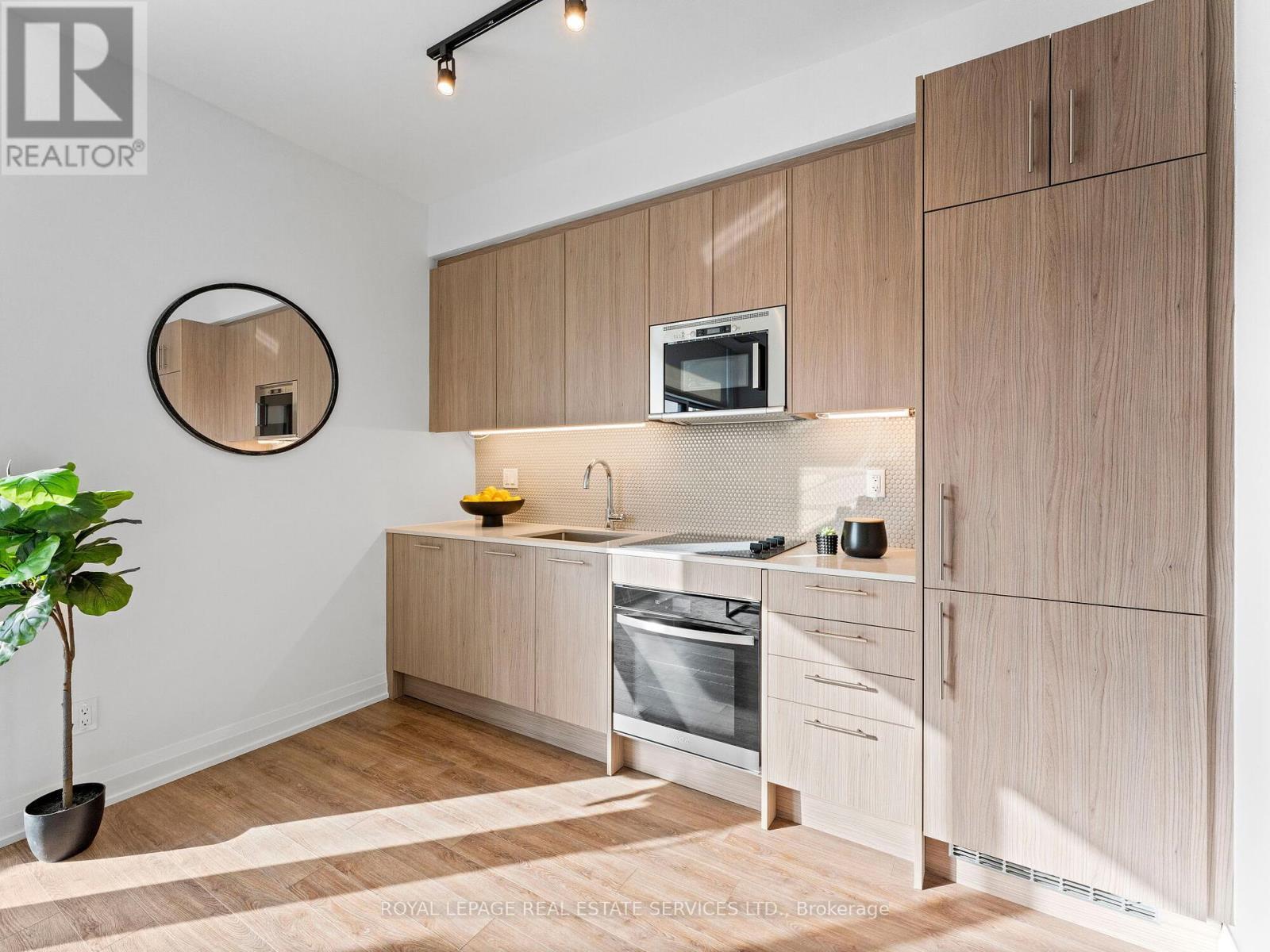 












215 - 286 MAIN STREET

,
Toronto,




Ontario
M4C4X5

