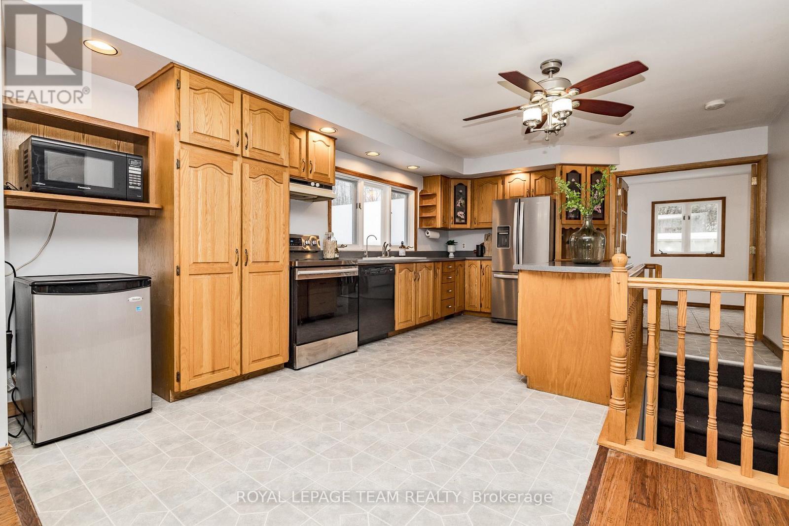 












2491 FAIRMILE ROAD

,
Ottawa,




Ontario
K0G1J0

