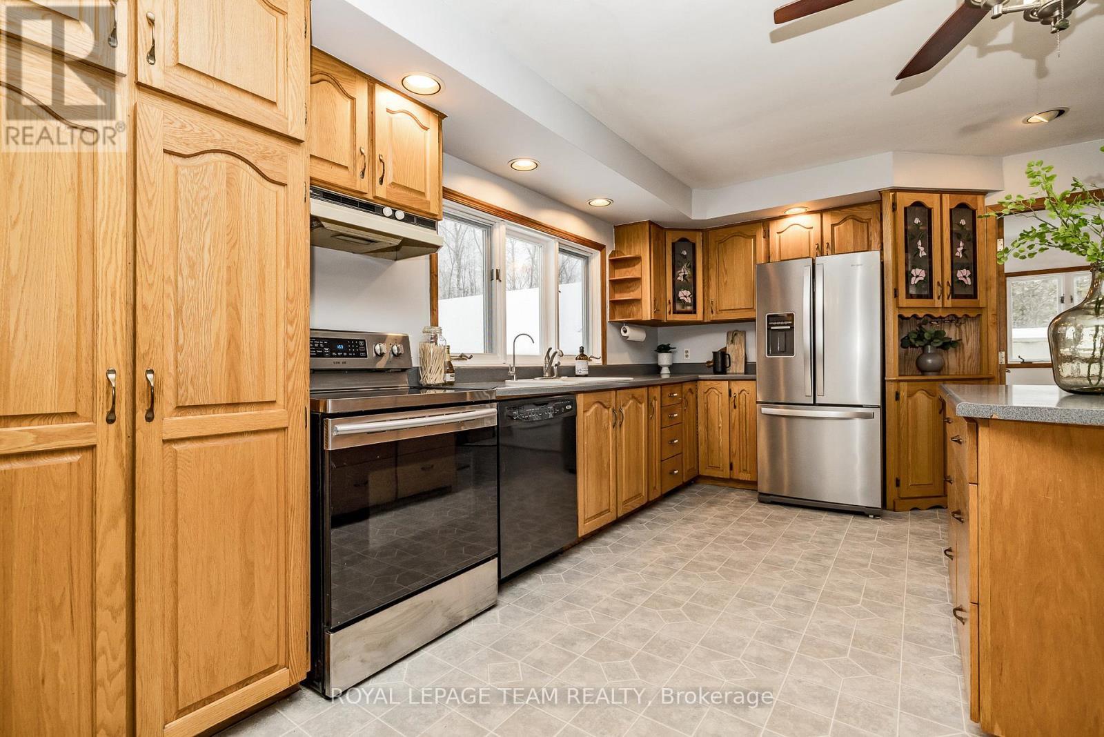 












2491 FAIRMILE ROAD

,
Ottawa,




Ontario
K0G1J0

