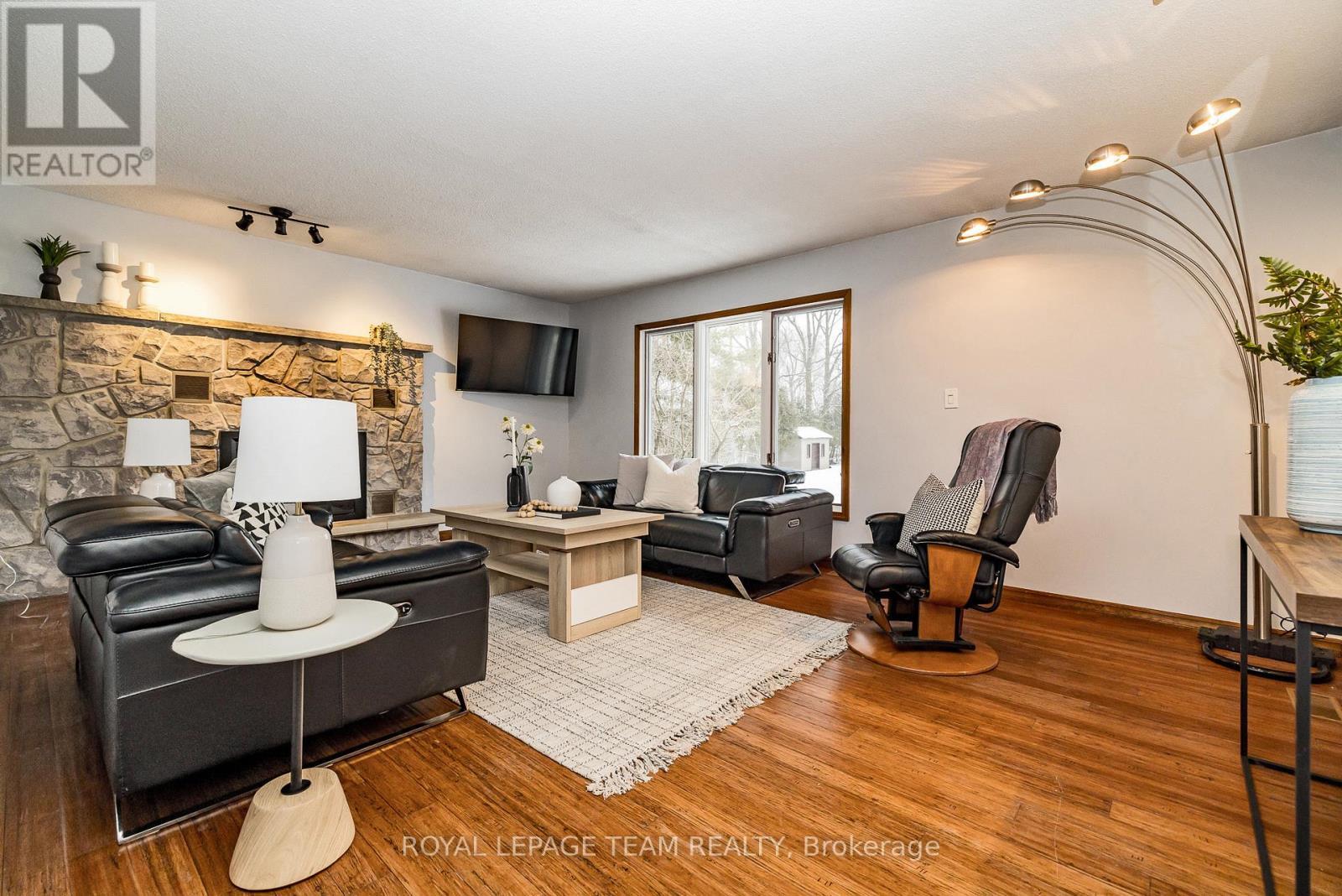 












2491 FAIRMILE ROAD

,
Ottawa,




Ontario
K0G1J0


