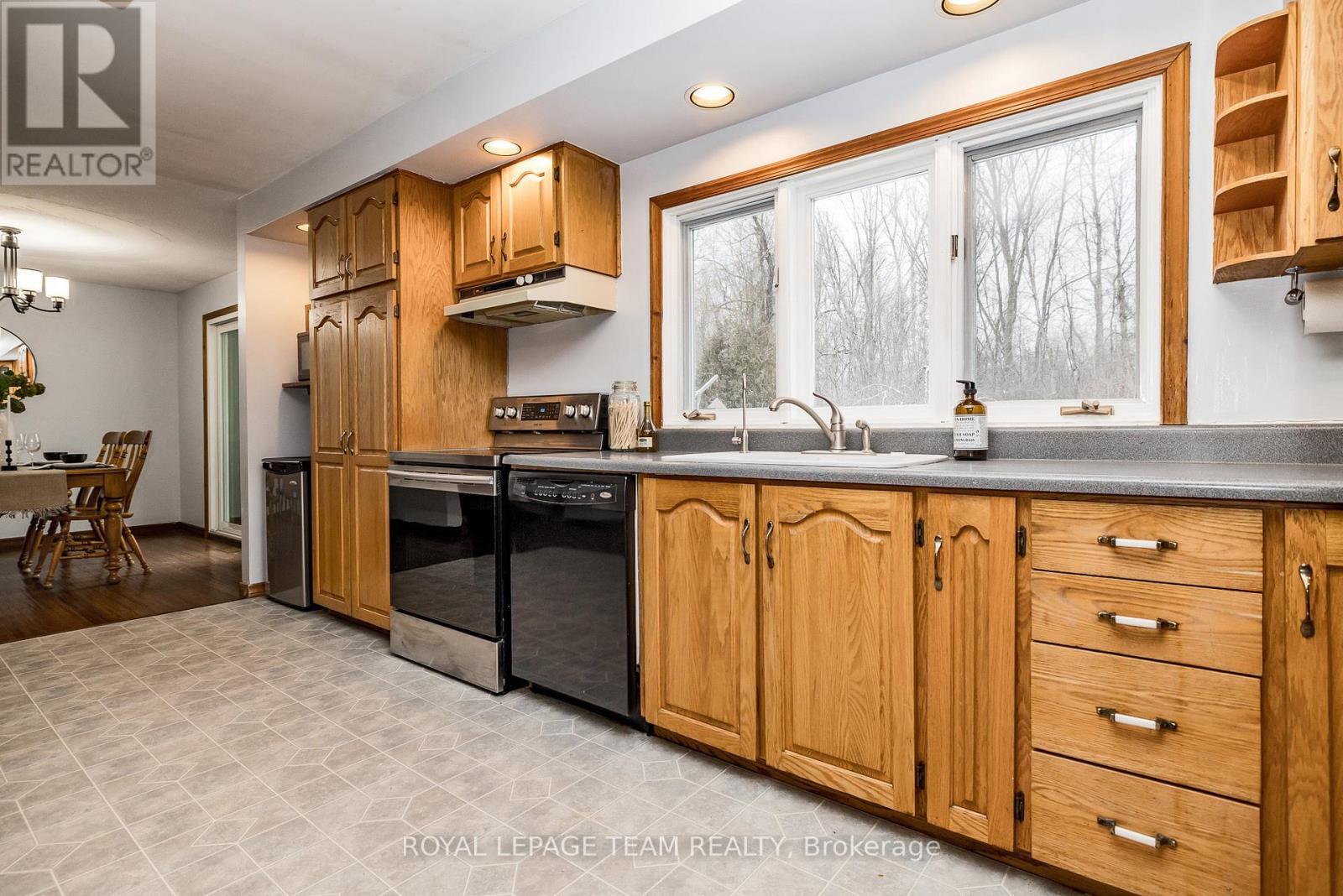 












2491 FAIRMILE ROAD

,
Ottawa,




Ontario
K0G1J0

