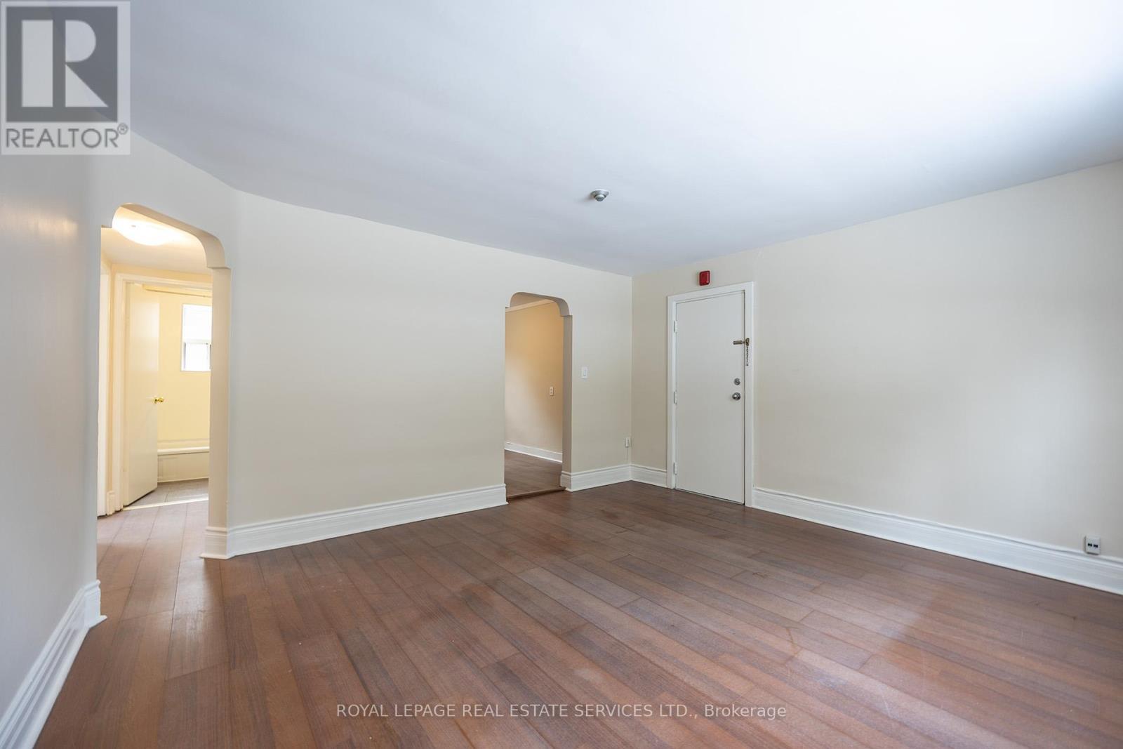 












1 - 12 CAYUGA AVENUE

,
Mississauga,




Ontario
L5G3S7

