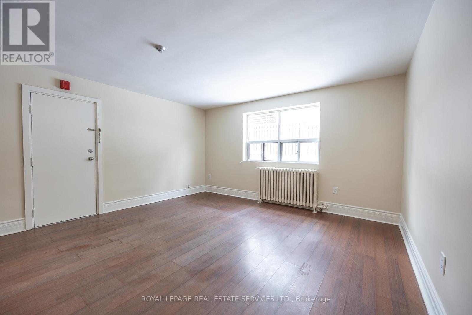 












1 - 12 CAYUGA AVENUE

,
Mississauga,




Ontario
L5G3S7

