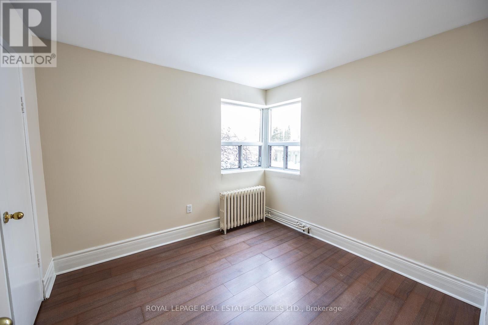












1 - 12 CAYUGA AVENUE

,
Mississauga,




Ontario
L5G3S7


