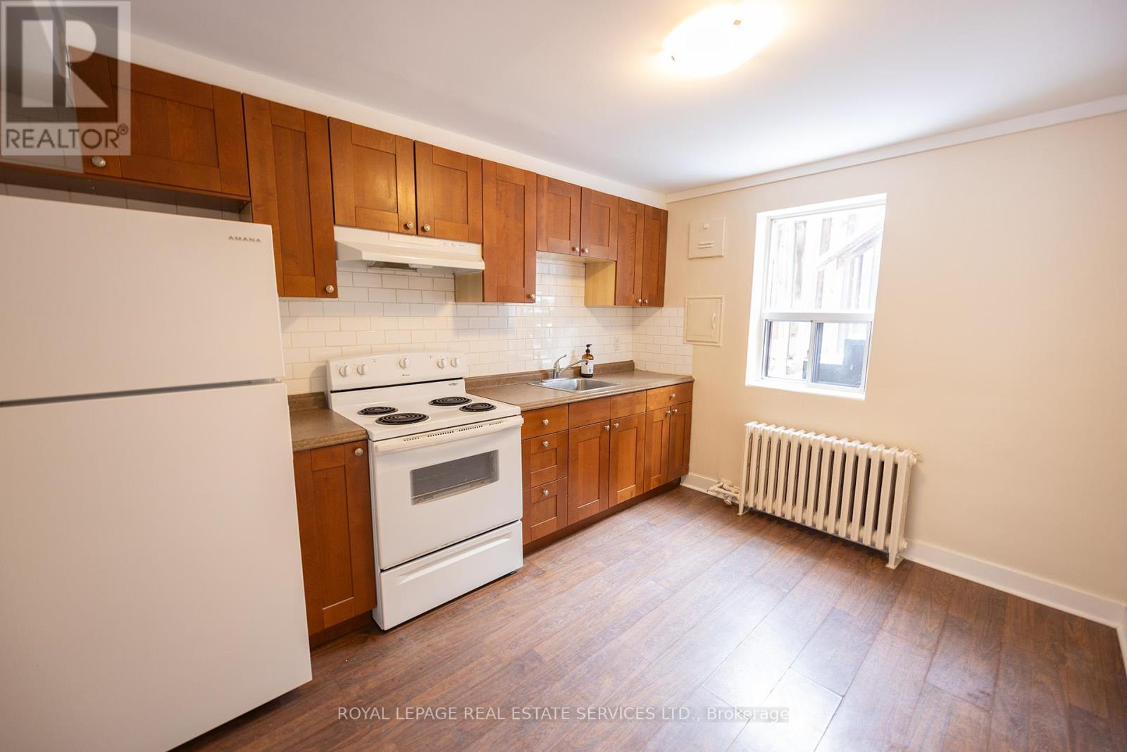 












1 - 12 CAYUGA AVENUE

,
Mississauga,




Ontario
L5G3S7

