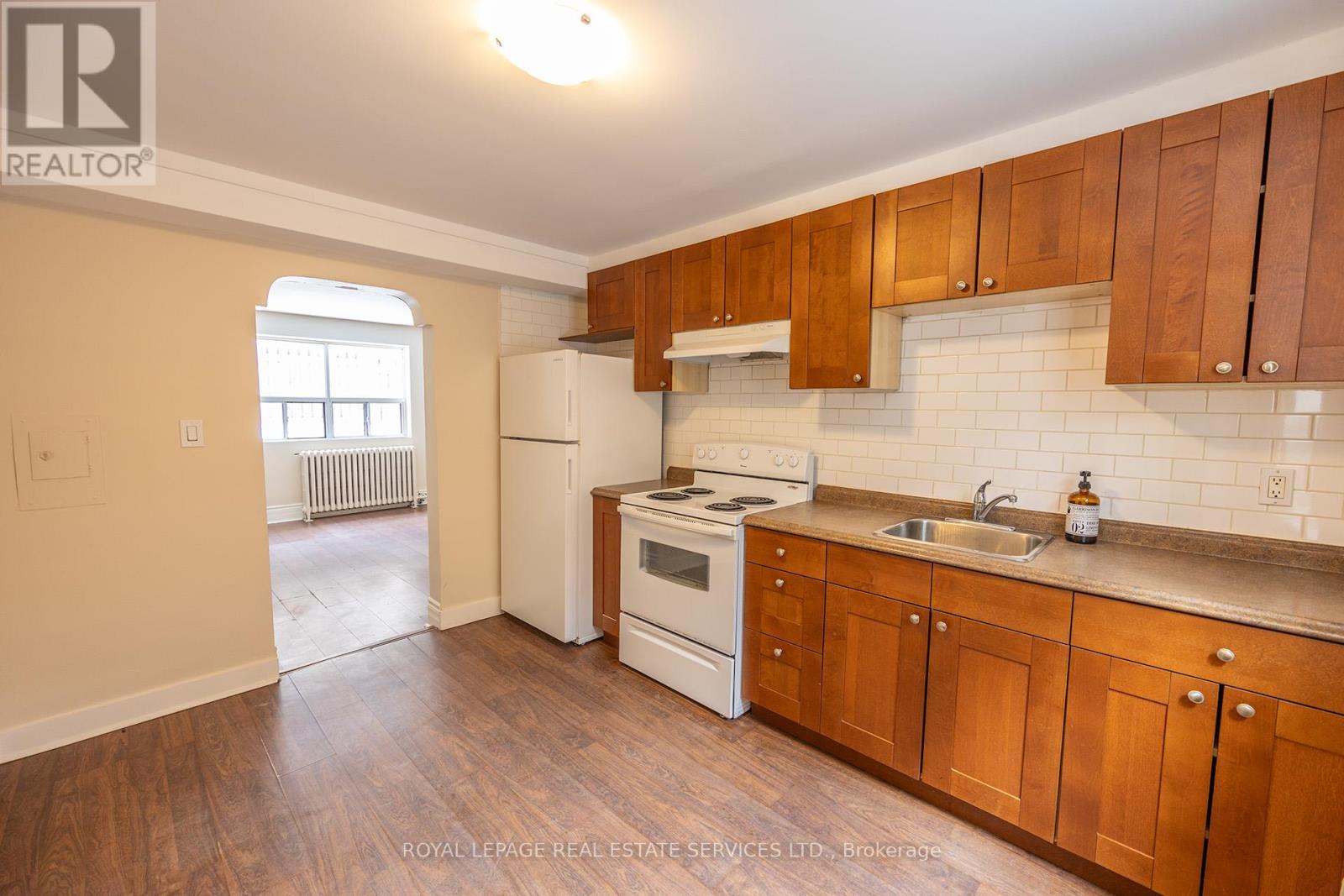 












1 - 12 CAYUGA AVENUE

,
Mississauga,




Ontario
L5G3S7

