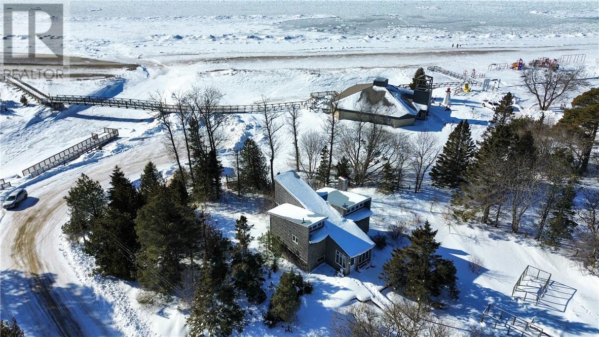 












111 McNevin Street

,
Providence Bay, Manitoulin Island,




Ontario
P0P1T0

