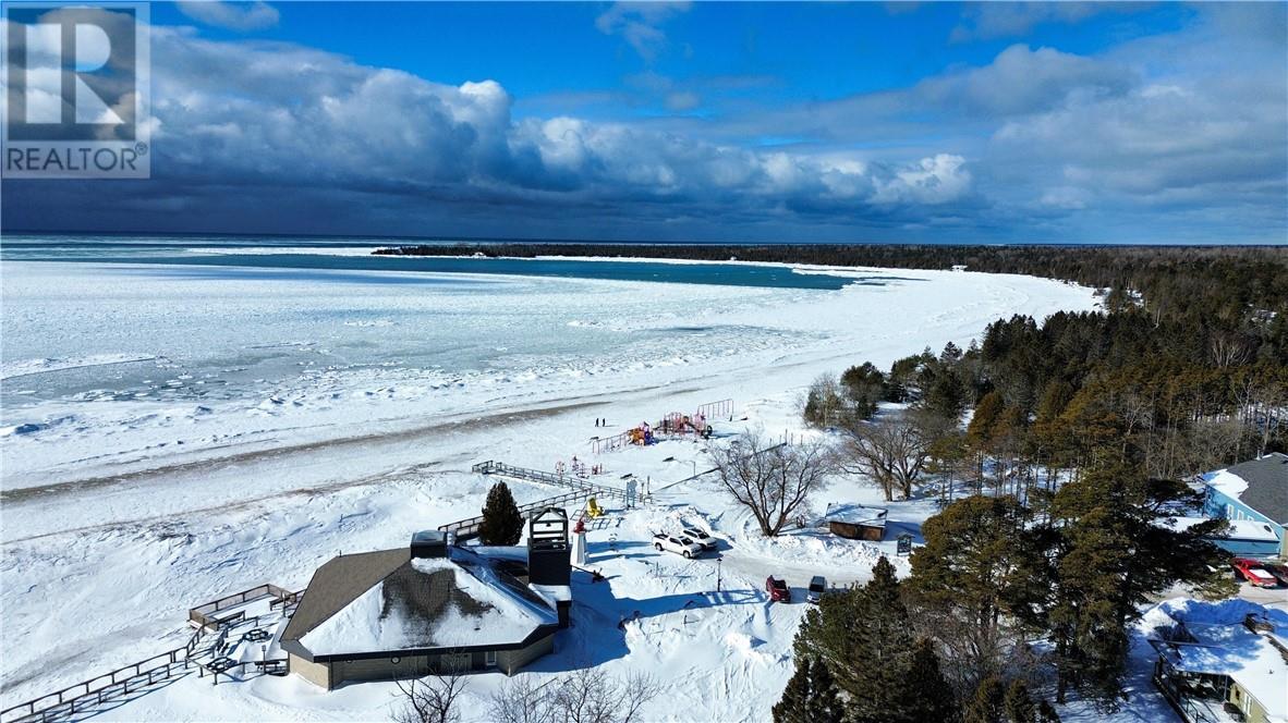 












111 McNevin Street

,
Providence Bay, Manitoulin Island,




Ontario
P0P1T0

