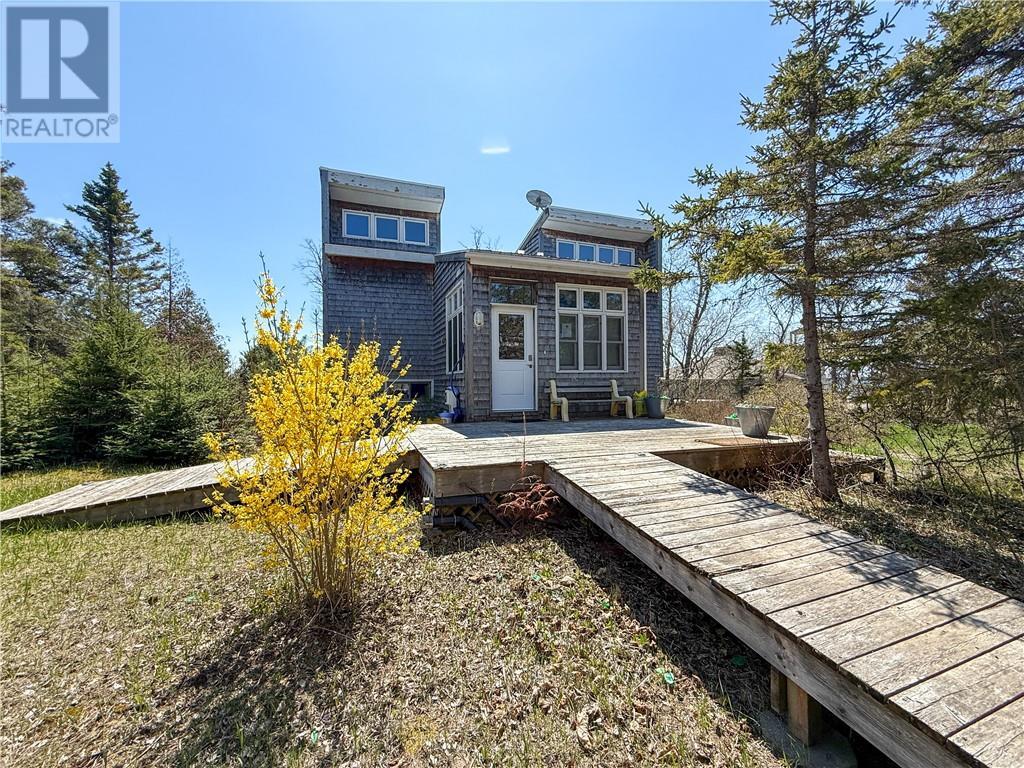 












111 McNevin Street

,
Providence Bay, Manitoulin Island,




Ontario
P0P1T0

