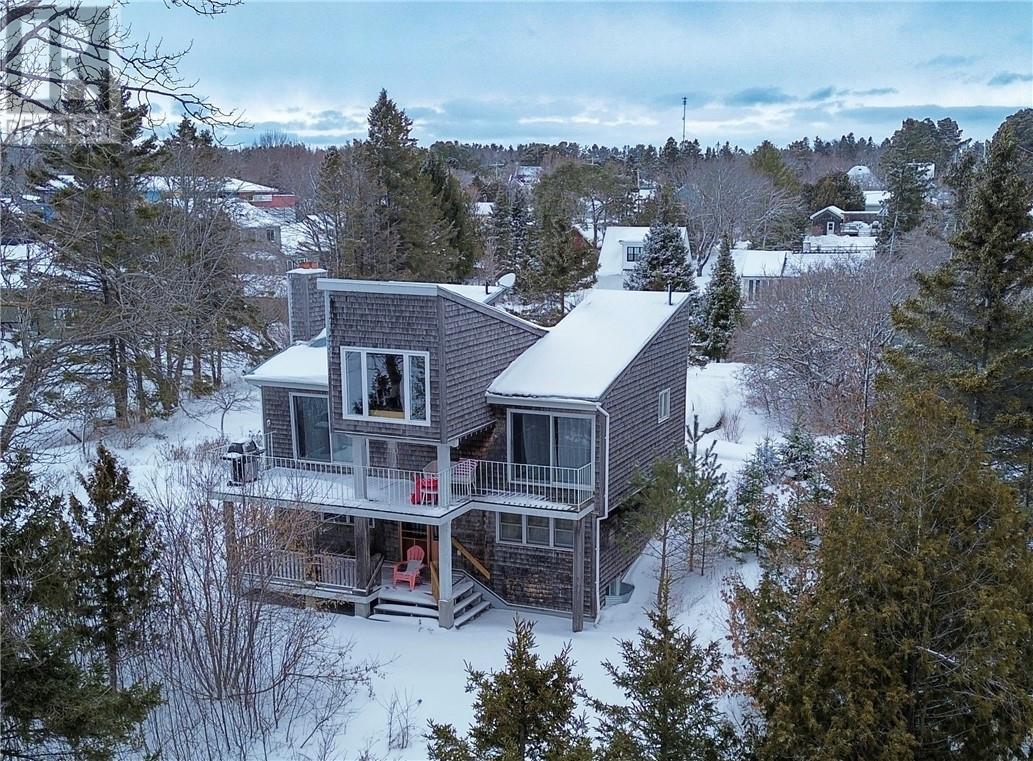 












111 McNevin Street

,
Providence Bay, Manitoulin Island,




Ontario
P0P1T0

