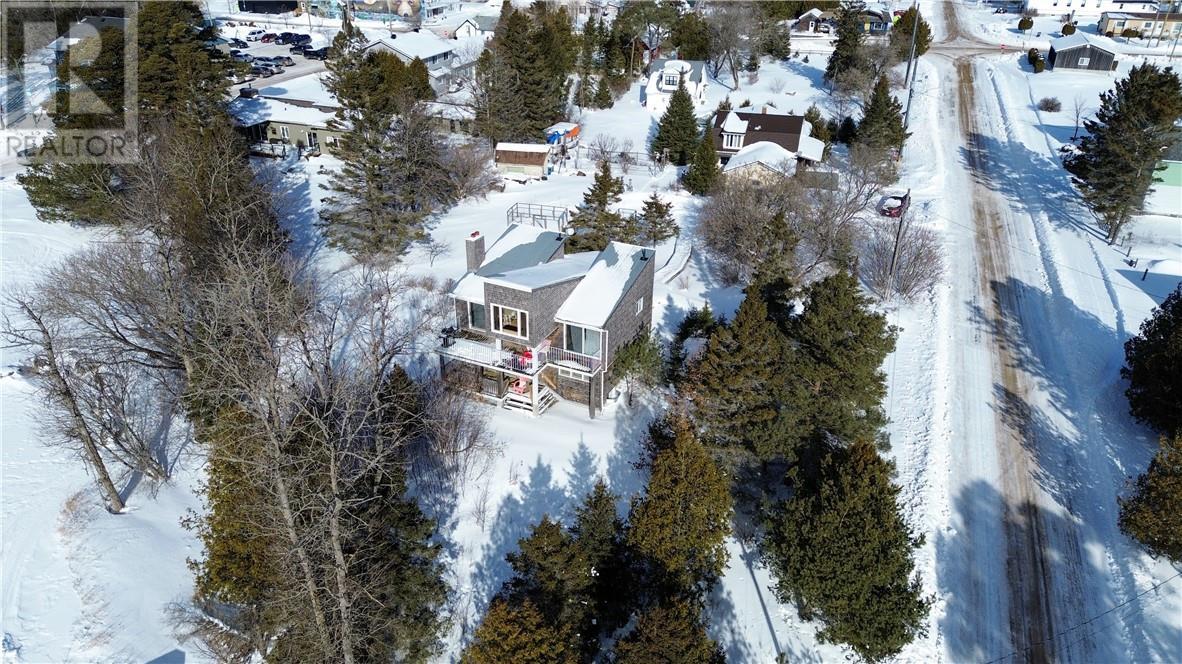 












111 McNevin Street

,
Providence Bay, Manitoulin Island,




Ontario
P0P1T0

