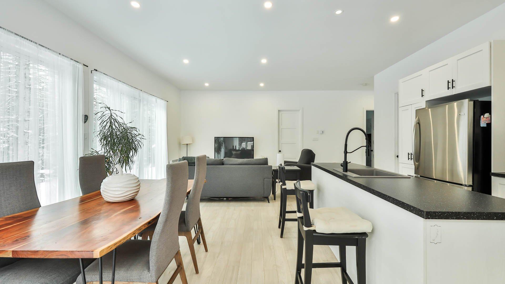 









14


Ch. de la Rive

,
L'Ange-Gardien,




QC
J8L0H6

