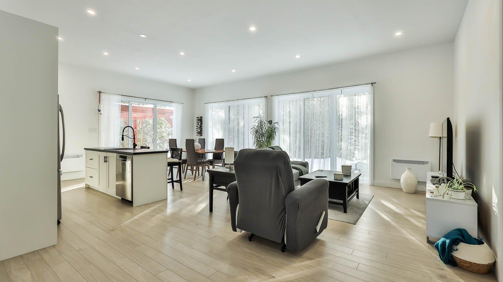 









14


Ch. de la Rive

,
L'Ange-Gardien,




QC
J8L0H6

