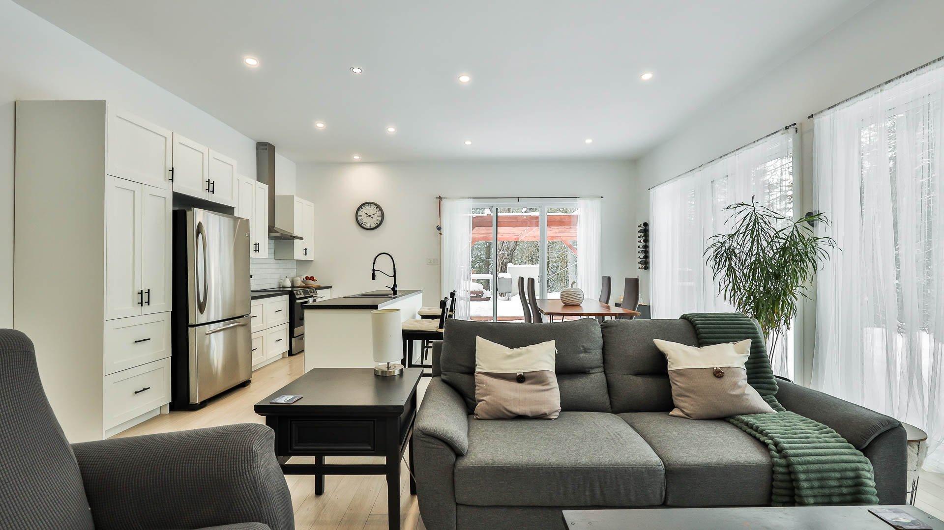 









14


Ch. de la Rive

,
L'Ange-Gardien,




QC
J8L0H6

