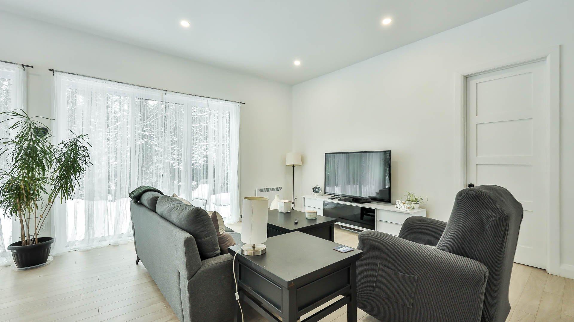 









14


Ch. de la Rive

,
L'Ange-Gardien,




QC
J8L0H6

