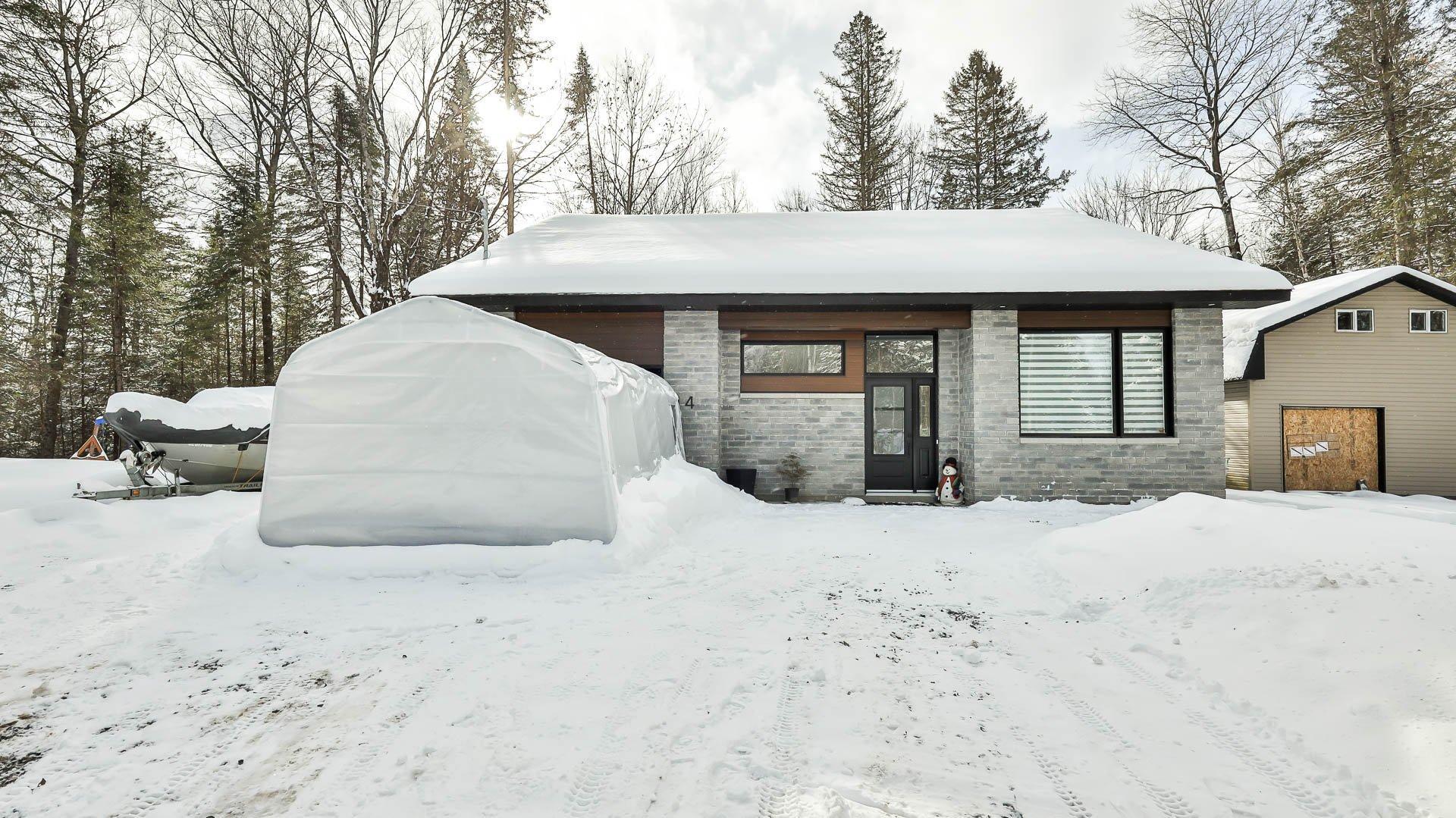 









14


Ch. de la Rive

,
L'Ange-Gardien,




QC
J8L0H6

