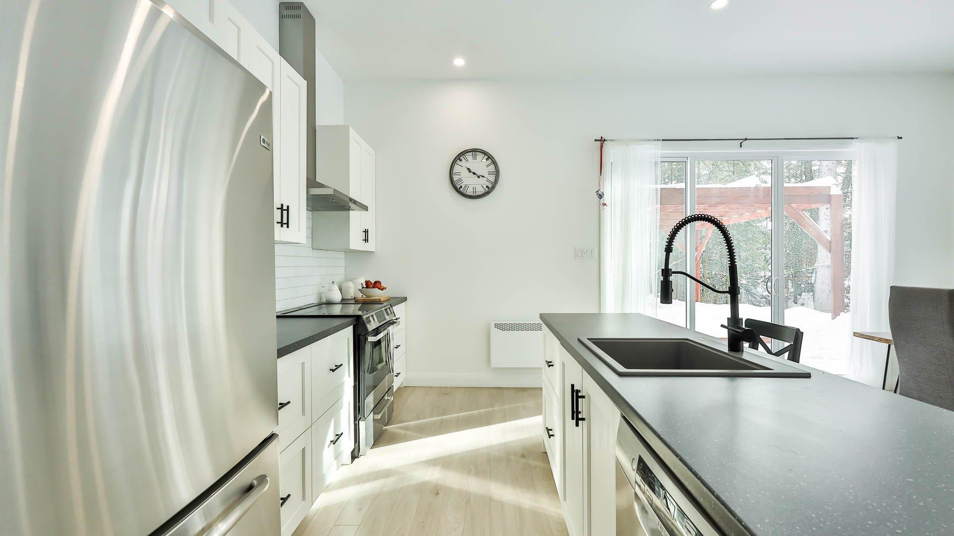 









14


Ch. de la Rive

,
L'Ange-Gardien,




QC
J8L0H6

