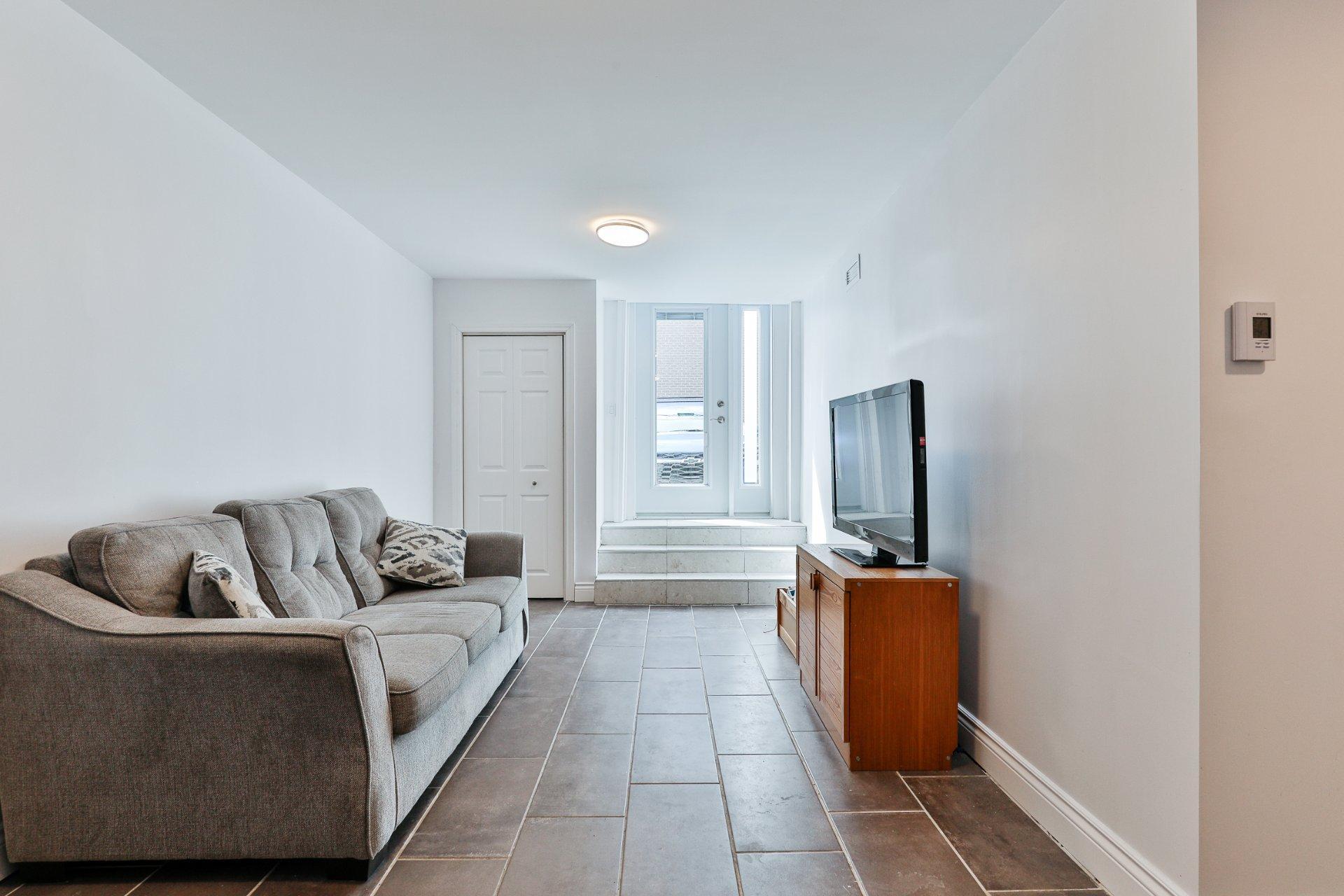 









1826

 - 1828


Rue De Cadillac

,
Montréal (Mercier/Hochelaga-Maisonneuve),




QC
H1N2T3

