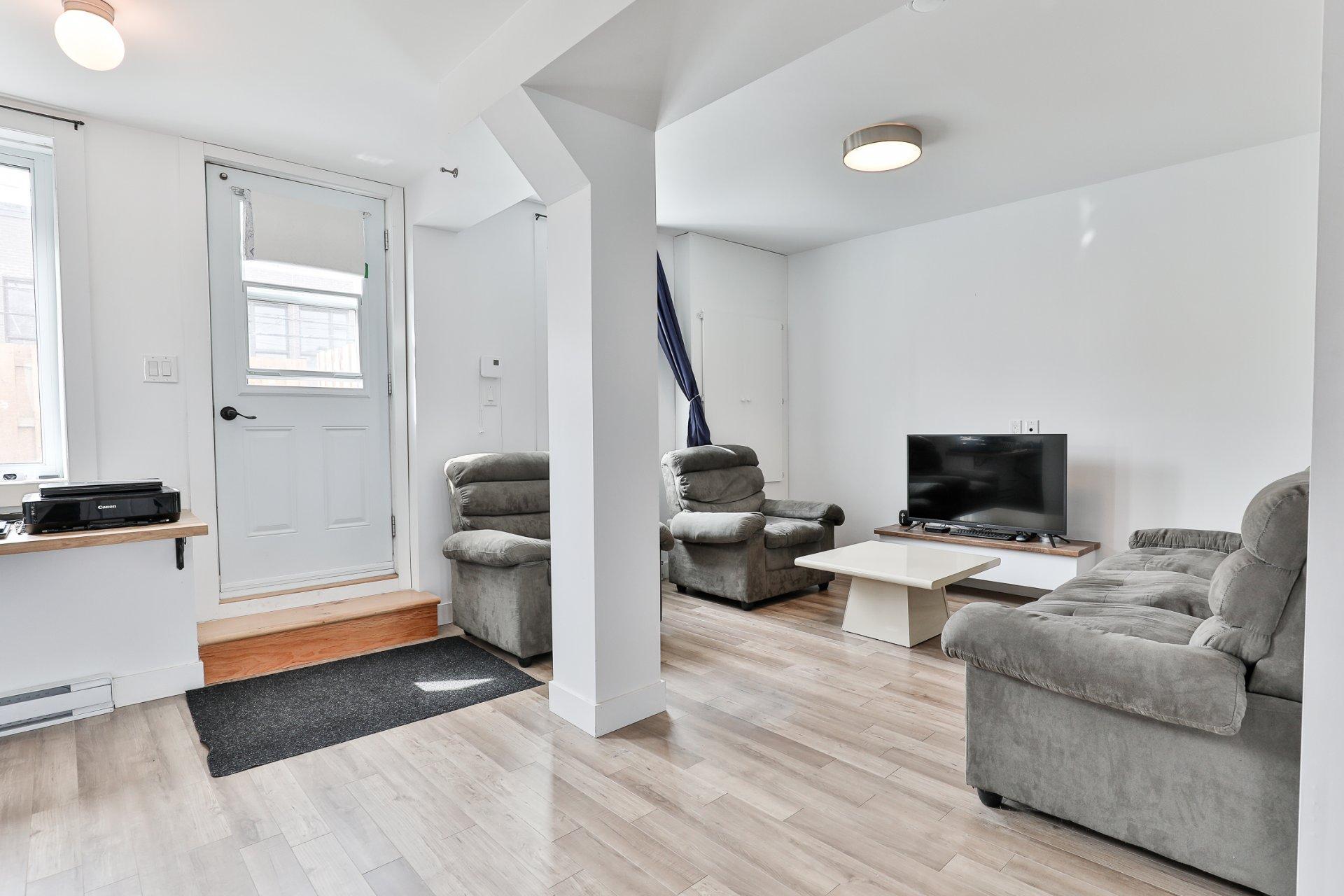 









1826

 - 1828


Rue De Cadillac

,
Montréal (Mercier/Hochelaga-Maisonneuve),




QC
H1N2T3


