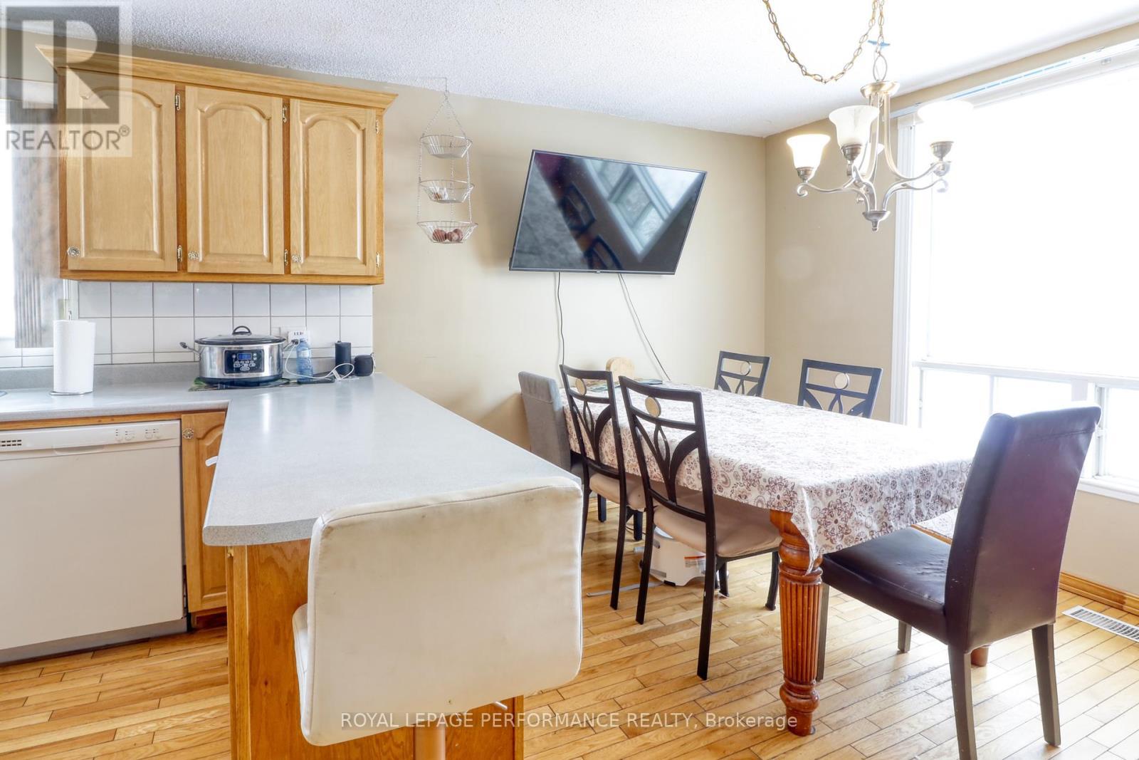 












115 COUNTY RD  10 ROAD

,
East Hawkesbury,




Ontario
K0B1P0

