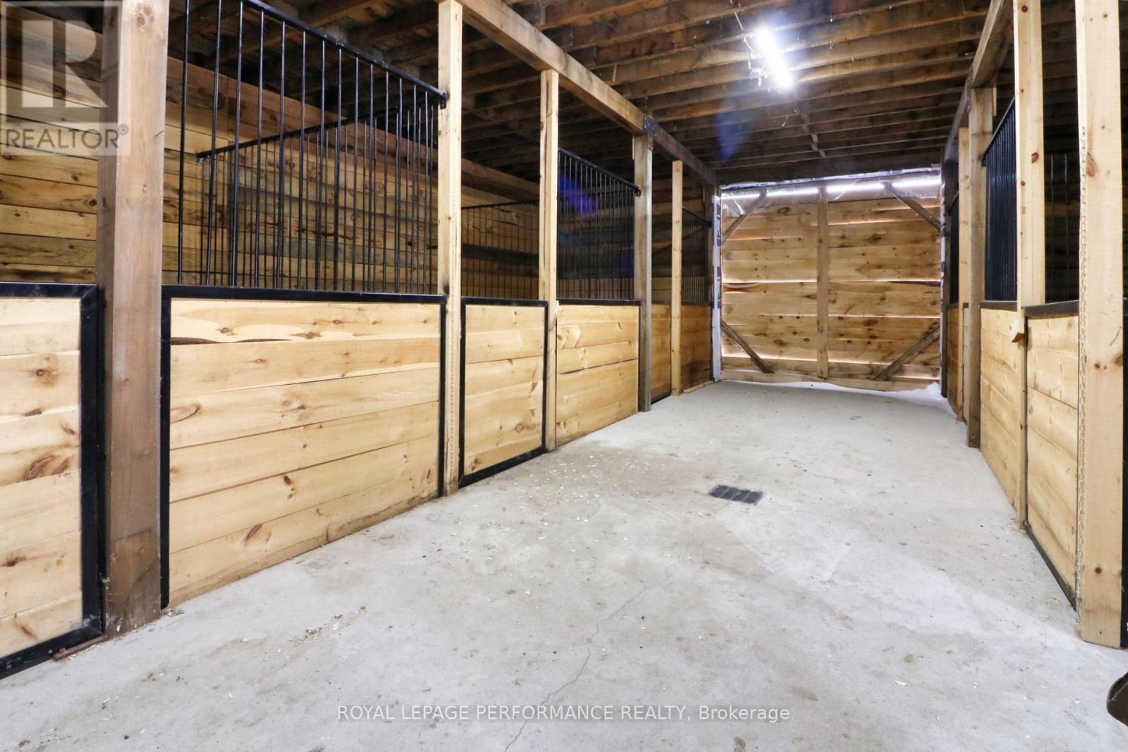 












115 COUNTY RD  10 ROAD

,
East Hawkesbury,




Ontario
K0B1P0


