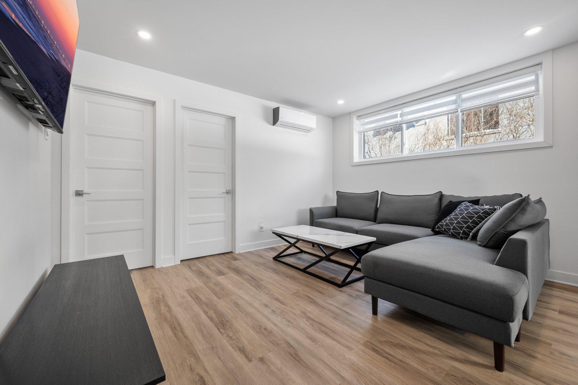









55


Rue Jeannette

, 2,
Longueuil (Le Vieux-Longueuil),




QC
J4R2C8

