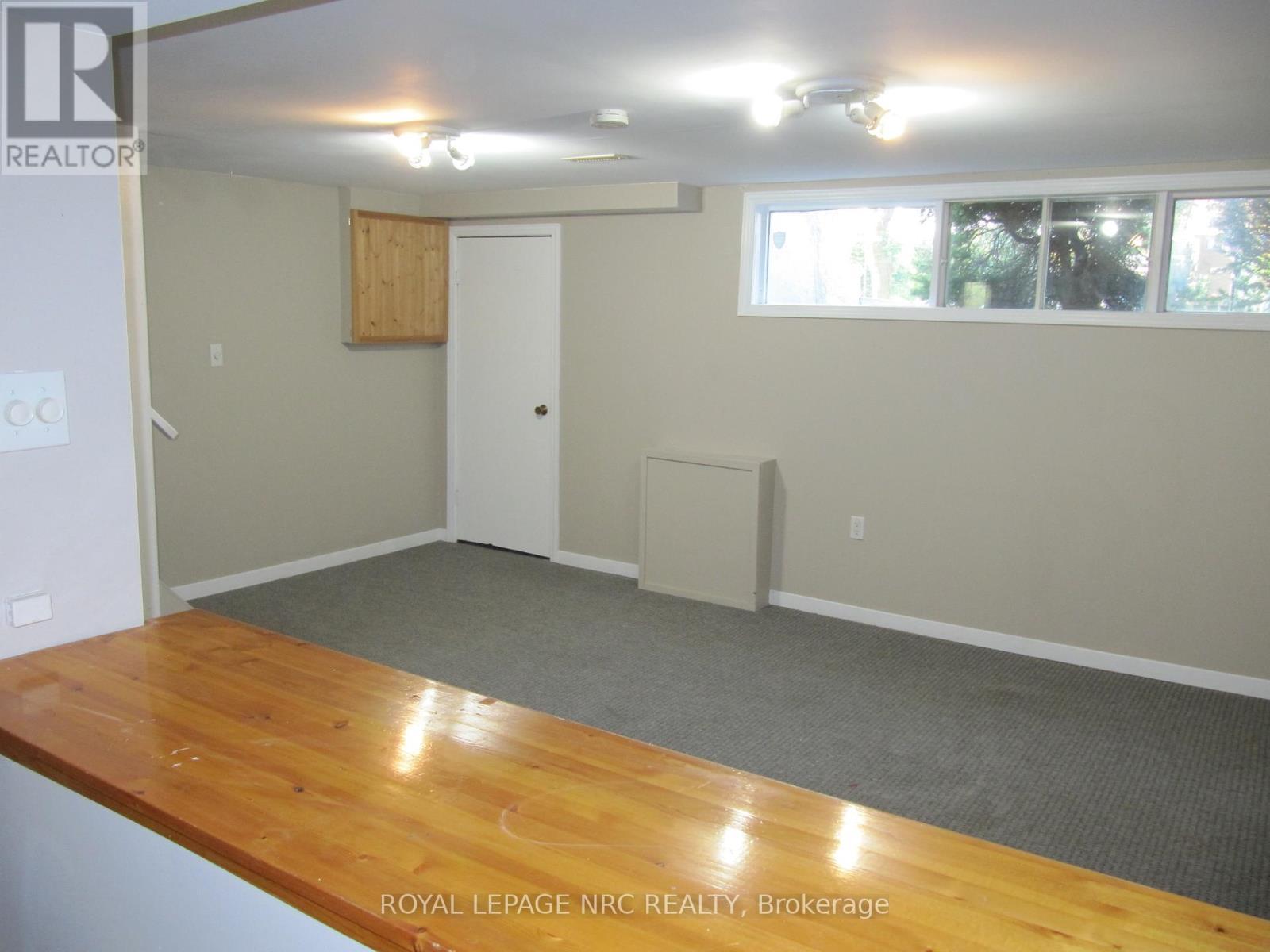 












2 BLACK KNIGHT ROAD

,
St. Catharines (443 - Lakeport),




Ontario
L2N3C1

