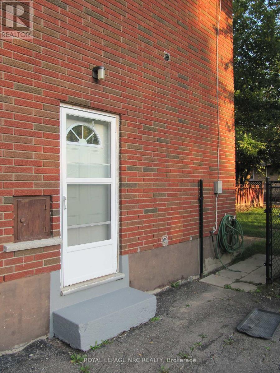 












2 BLACK KNIGHT ROAD

,
St. Catharines (443 - Lakeport),




Ontario
L2N3C1

