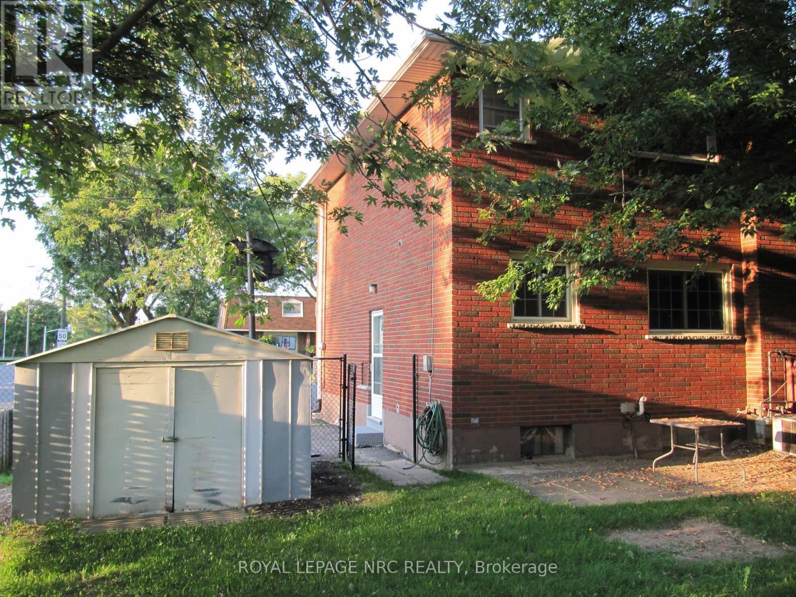 












2 BLACK KNIGHT ROAD

,
St. Catharines (443 - Lakeport),




Ontario
L2N3C1

