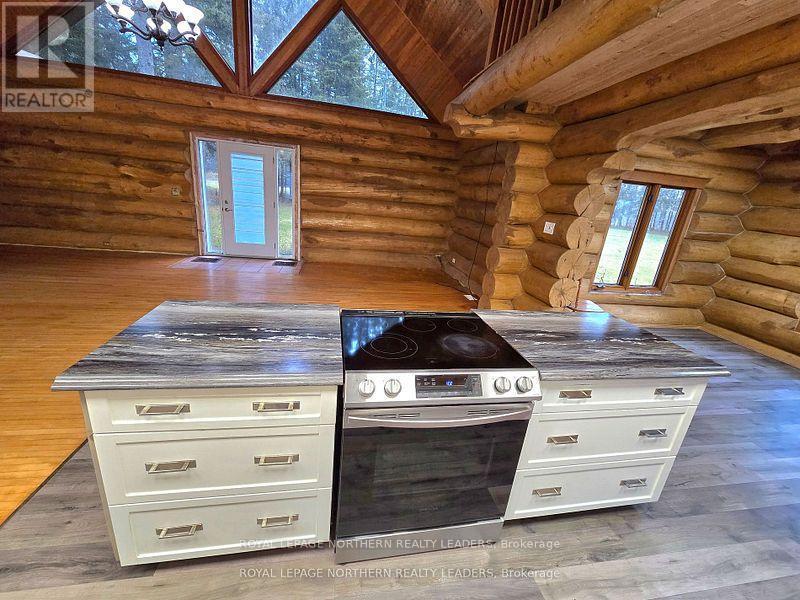 












1657 PINE STREET S

,
Timmins (SCH - Goldmine Rural),




Ontario
P4N0B9

