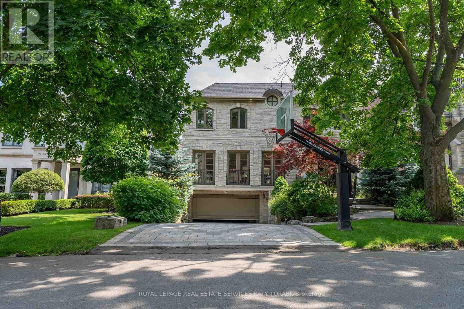 












135 BUCKINGHAM AVENUE

,
Toronto,




Ontario
M4N1R5

