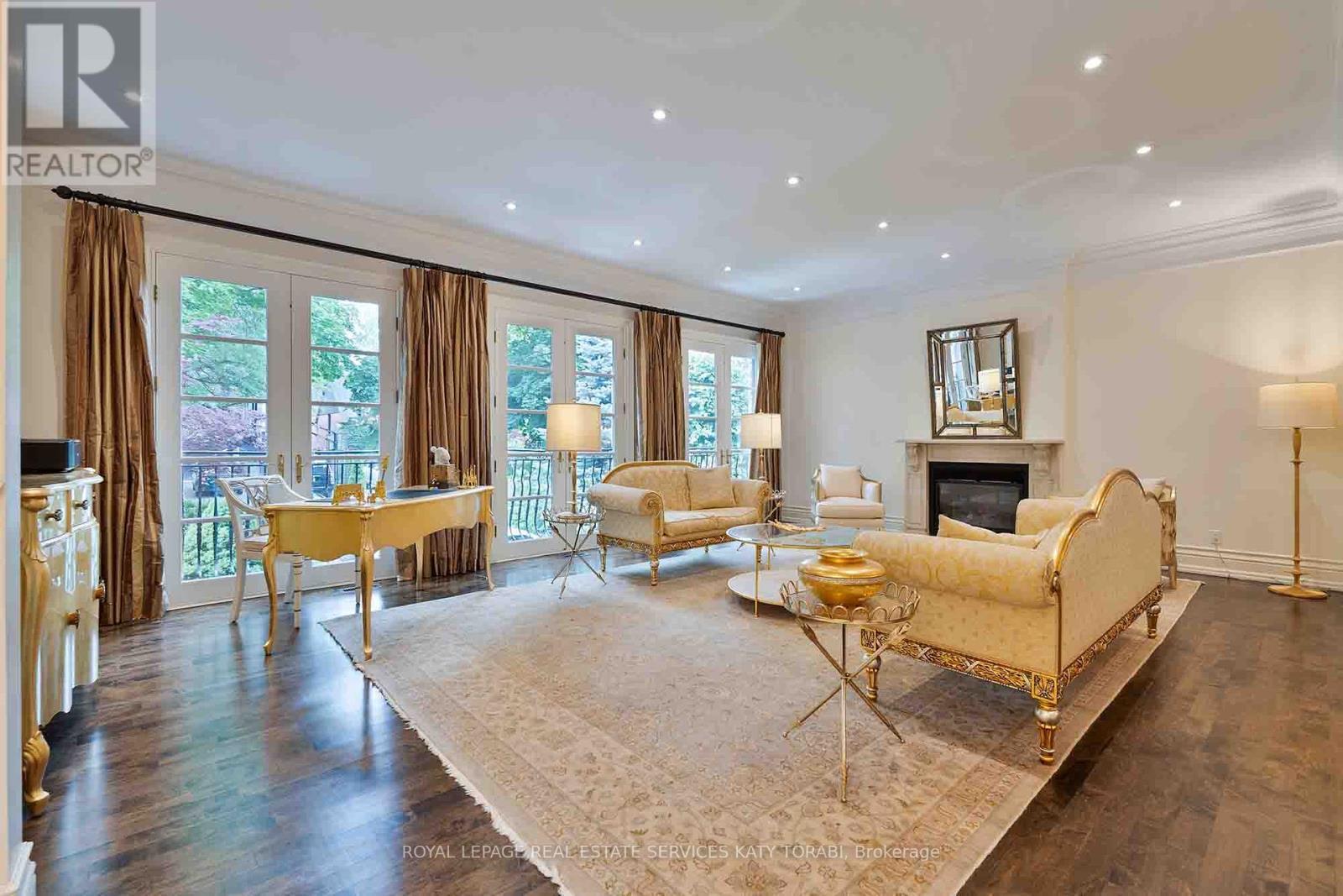 












135 BUCKINGHAM AVENUE

,
Toronto,




Ontario
M4N1R5

