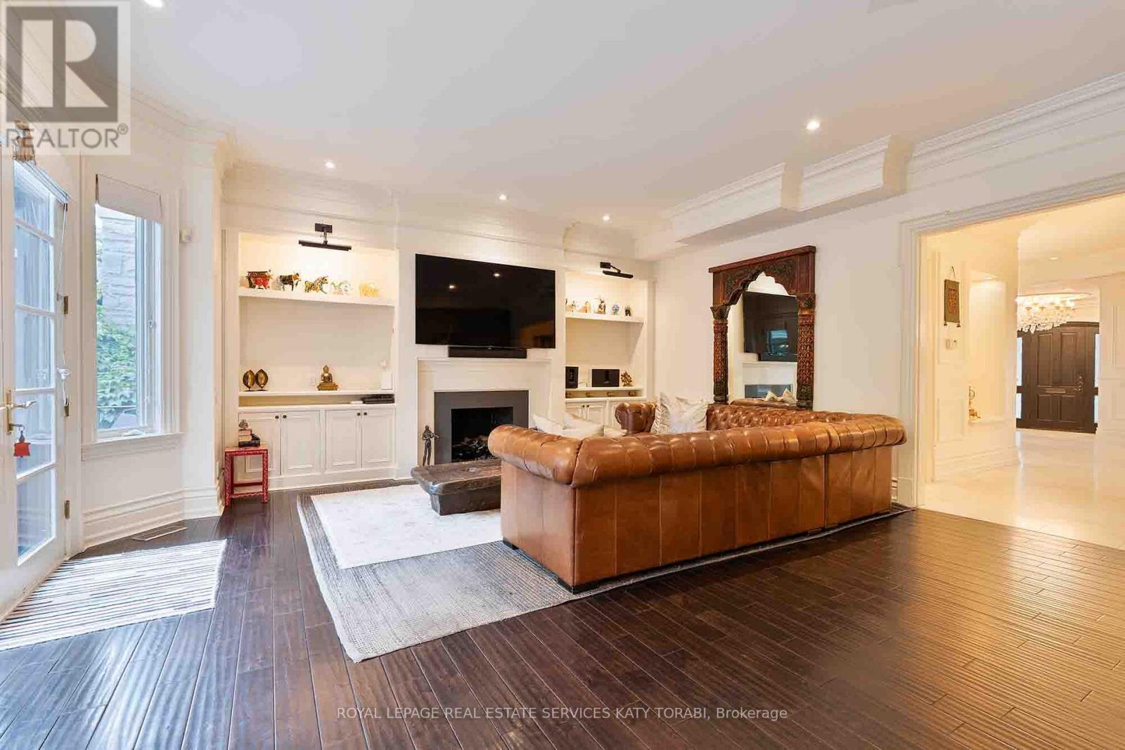 












135 BUCKINGHAM AVENUE

,
Toronto,




Ontario
M4N1R5

