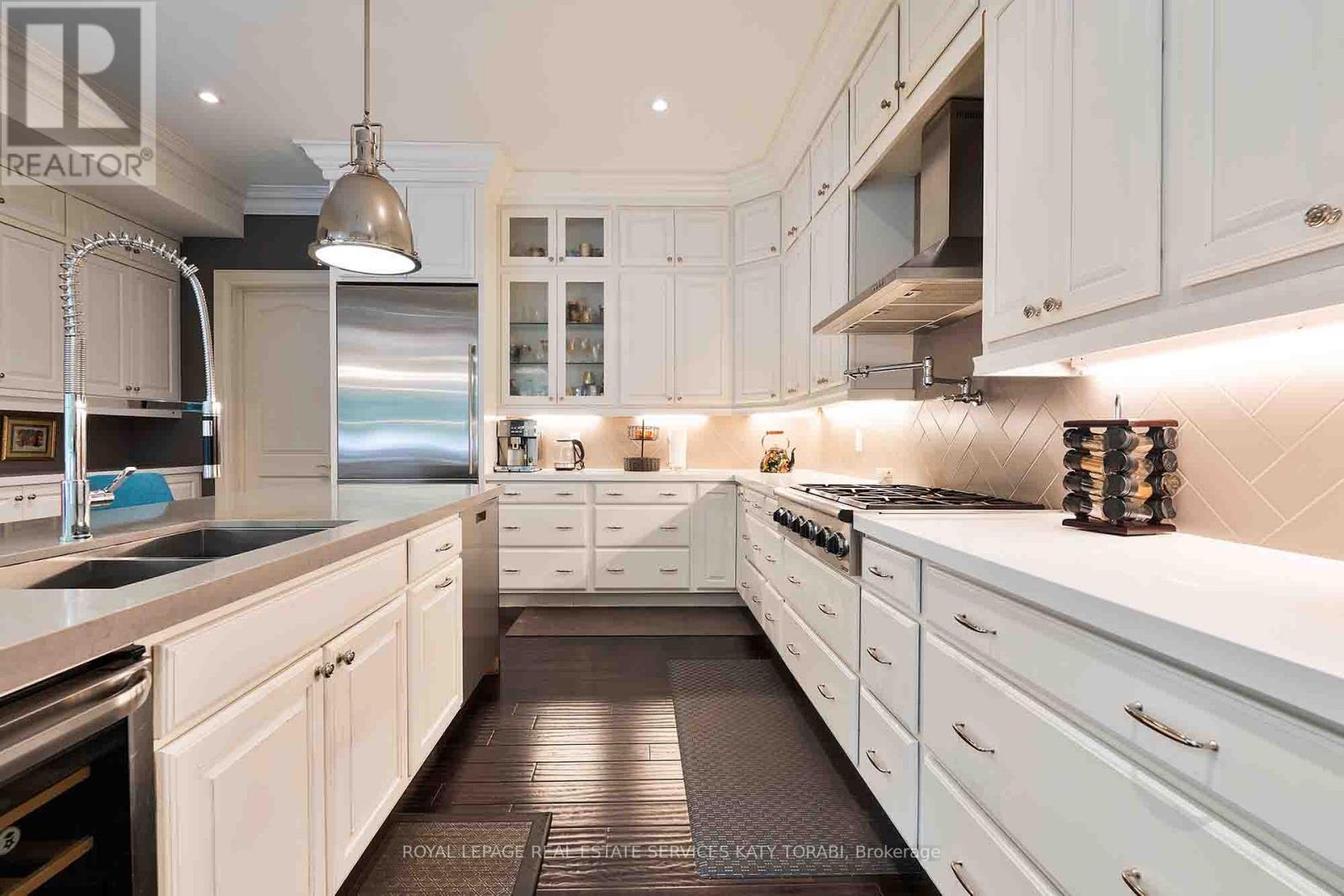 












135 BUCKINGHAM AVENUE

,
Toronto,




Ontario
M4N1R5

