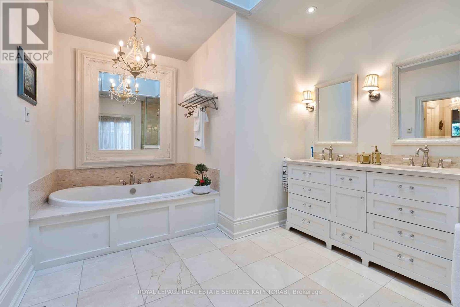 












135 BUCKINGHAM AVENUE

,
Toronto,




Ontario
M4N1R5

