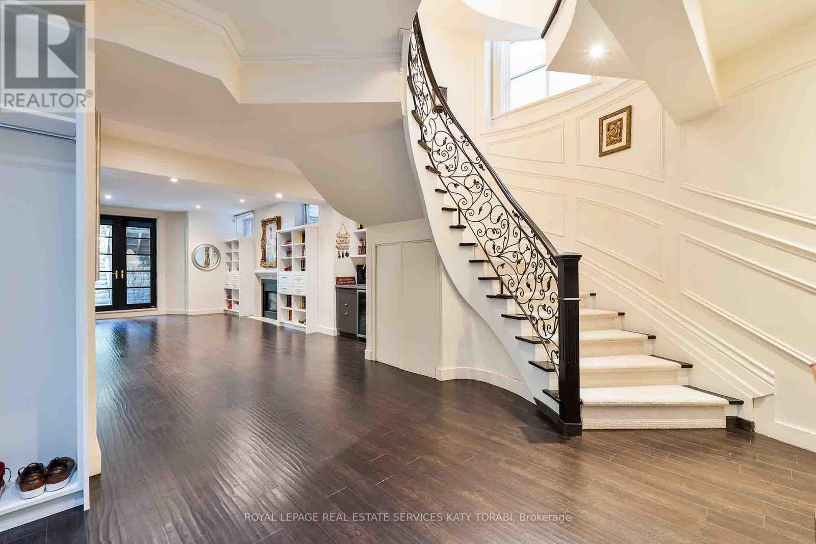 












135 BUCKINGHAM AVENUE

,
Toronto,




Ontario
M4N1R5

