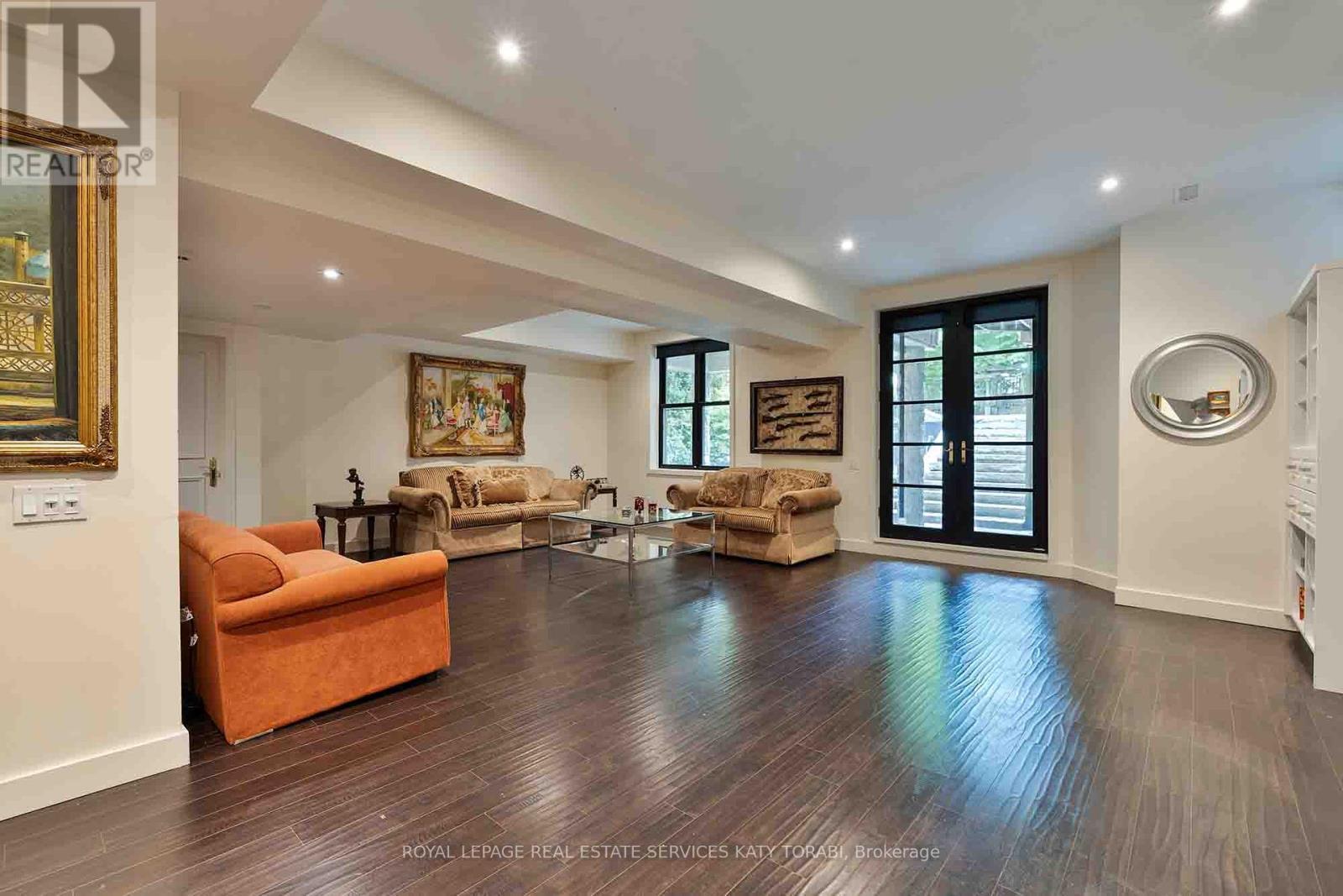 












135 BUCKINGHAM AVENUE

,
Toronto,




Ontario
M4N1R5

