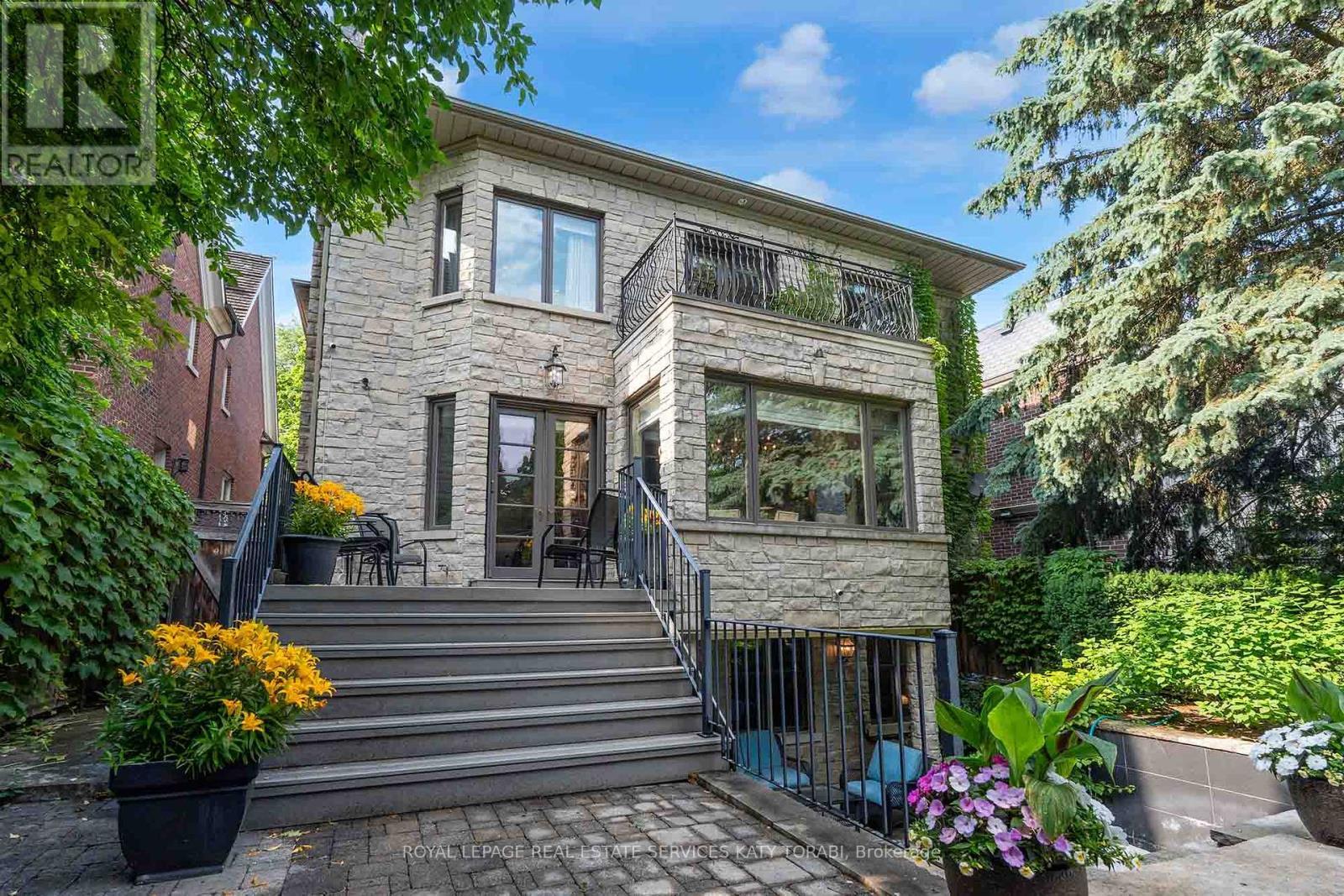 












135 BUCKINGHAM AVENUE

,
Toronto,




Ontario
M4N1R5

