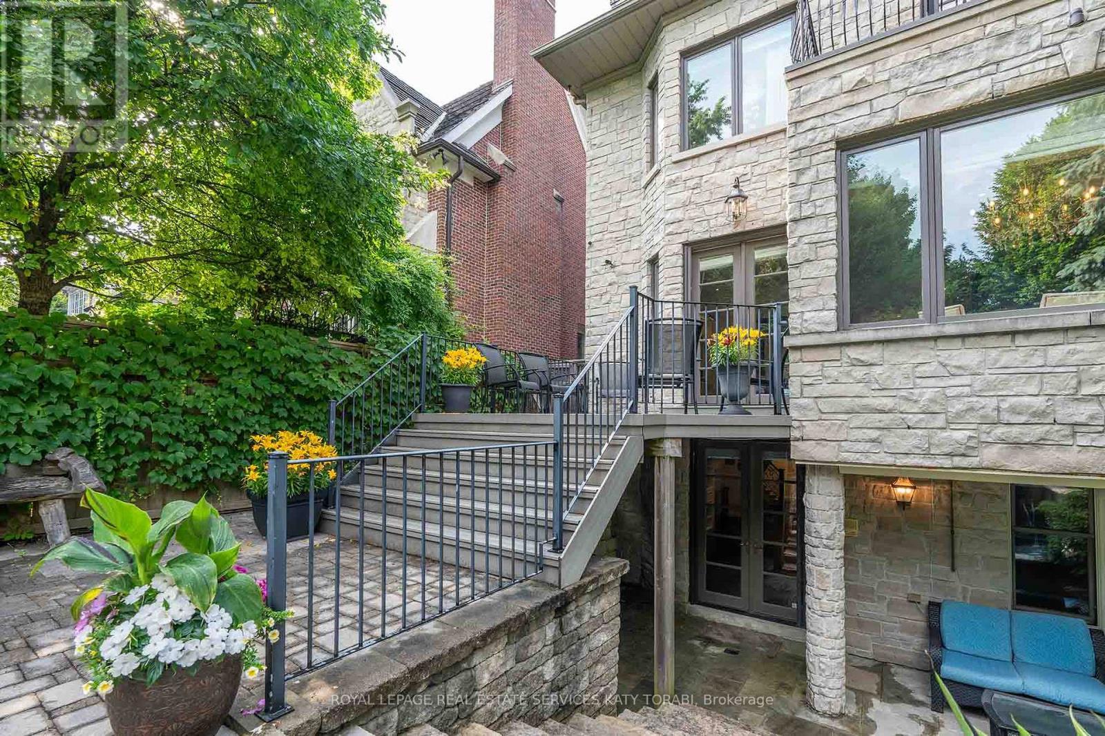 












135 BUCKINGHAM AVENUE

,
Toronto,




Ontario
M4N1R5

