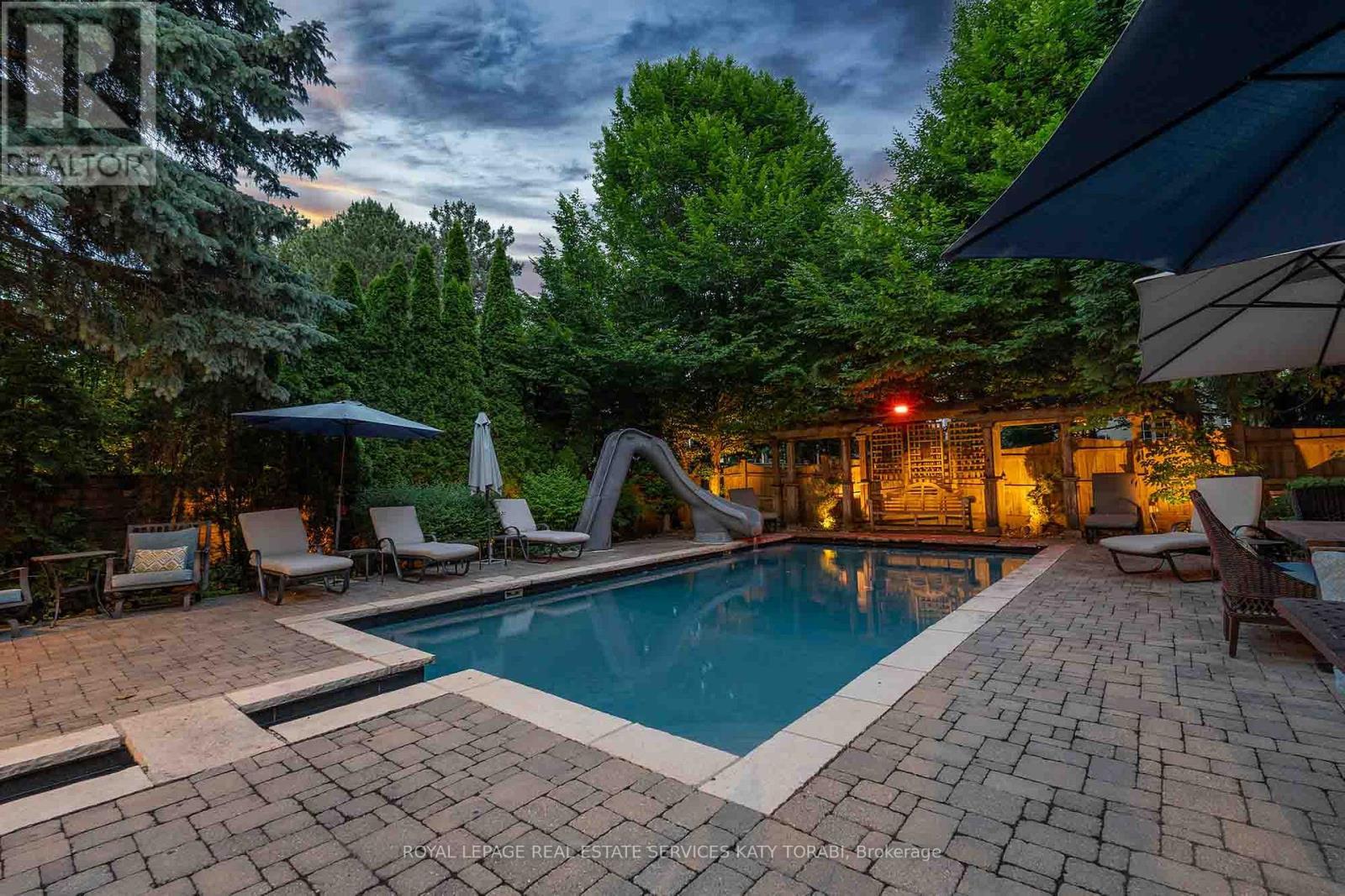 












135 BUCKINGHAM AVENUE

,
Toronto,




Ontario
M4N1R5

