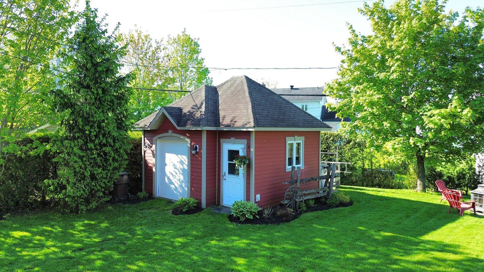 









3709


Rue Impériale

,
Sherbrooke (Brompton/Rock Forest/Saint-Élie/Deauville),




QC
J1N3W4

