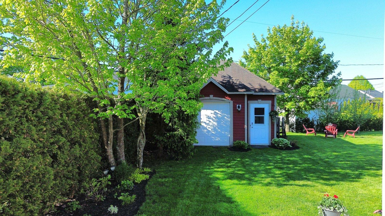 









3709


Rue Impériale

,
Sherbrooke (Brompton/Rock Forest/Saint-Élie/Deauville),




QC
J1N3W4

