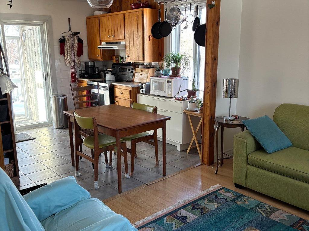 









272

 - 274


Ch. de St-Jean

,
La Prairie,




QC
J5R2K3

