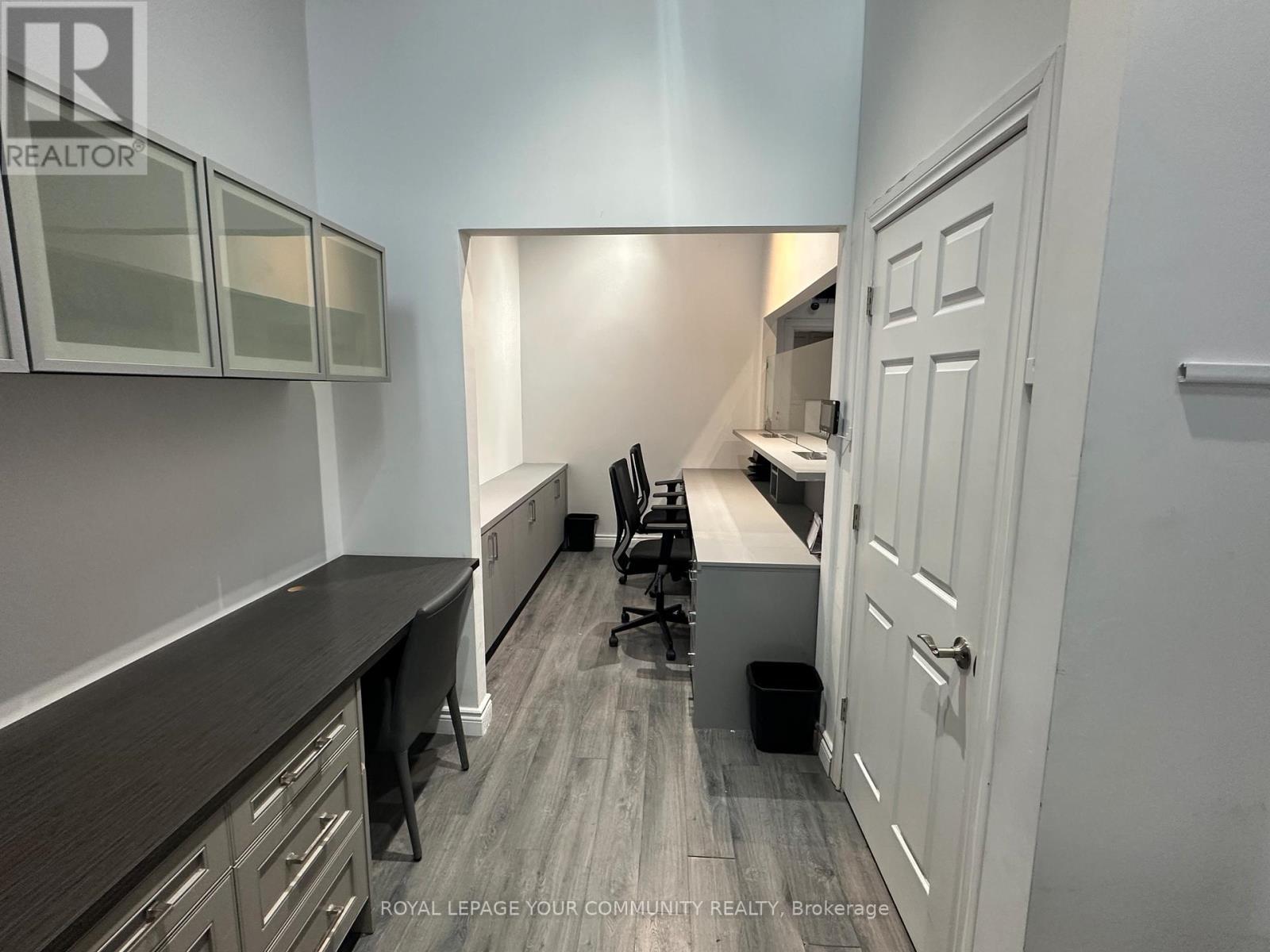 












18 - 7181 YONGE STREET

,
Markham,




Ontario
L3T0C7

