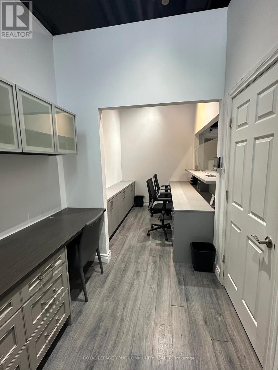 












18 - 7181 YONGE STREET

,
Markham,




Ontario
L3T0C7

